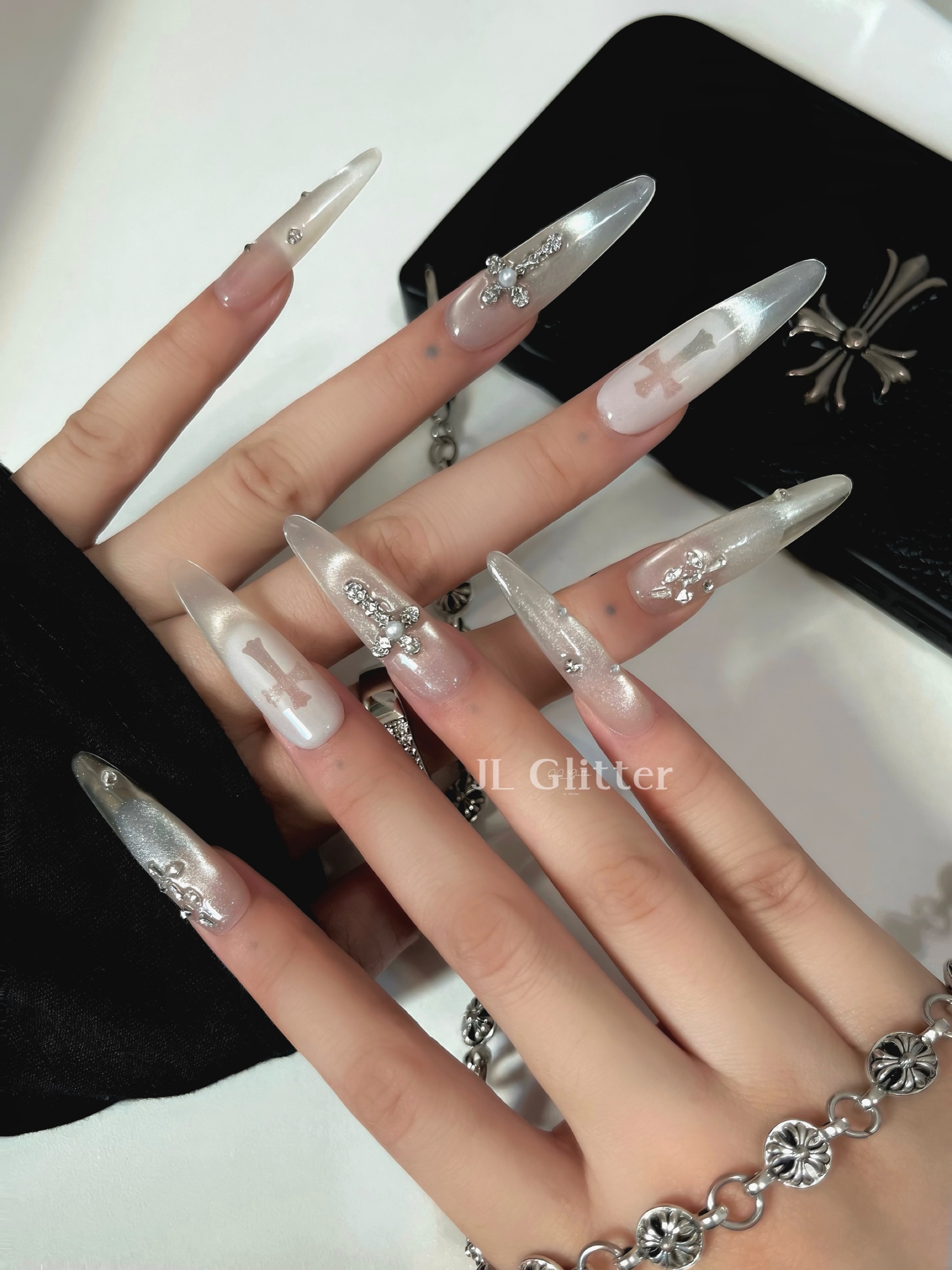JL Glitter Light Luxury pure handcrafted wearable armor: Nude cat's eye nail art, Kroshin Sparkling small diamond wearable armor detail image 3