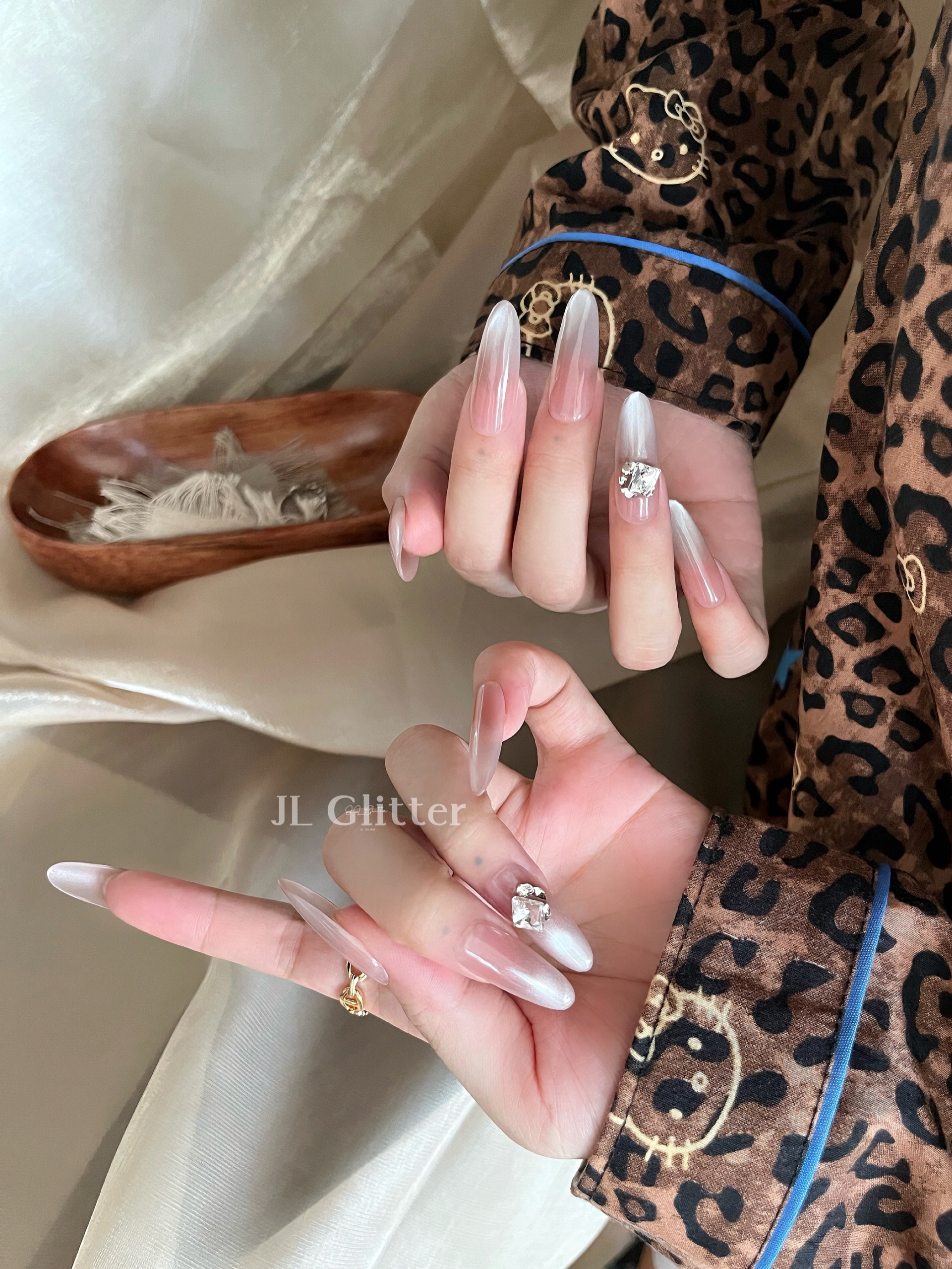 JL Glitter Pure handcrafted wearing armor Nude cat's eye wearing armor Bright diamond nail art High-end whitening wearing armor detail image 4