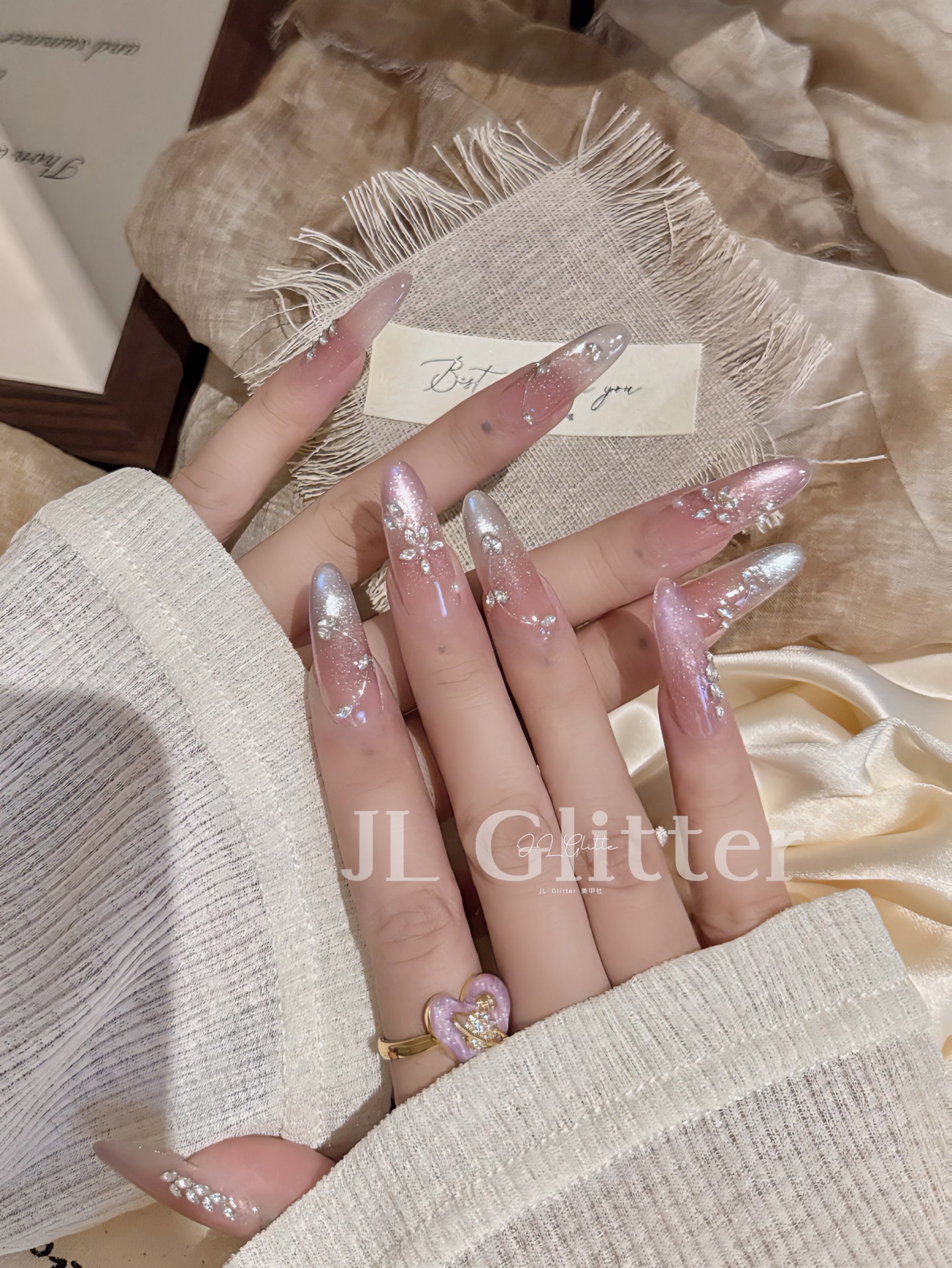 JL Glitter's new pure handcrafted wearable nail with French bow and small diamonds, gentle and ins whitening nail art