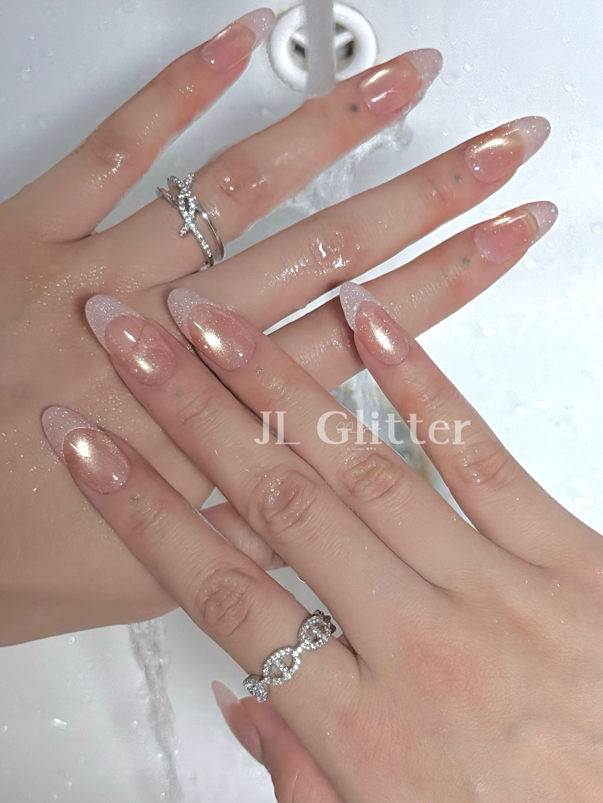 أما النموذج الجديد (JL Glitter)، وهو عبارة عن دروع يدوية الصنع، فهو عبارة عن دروع بيضاء متطورة Application Scenario