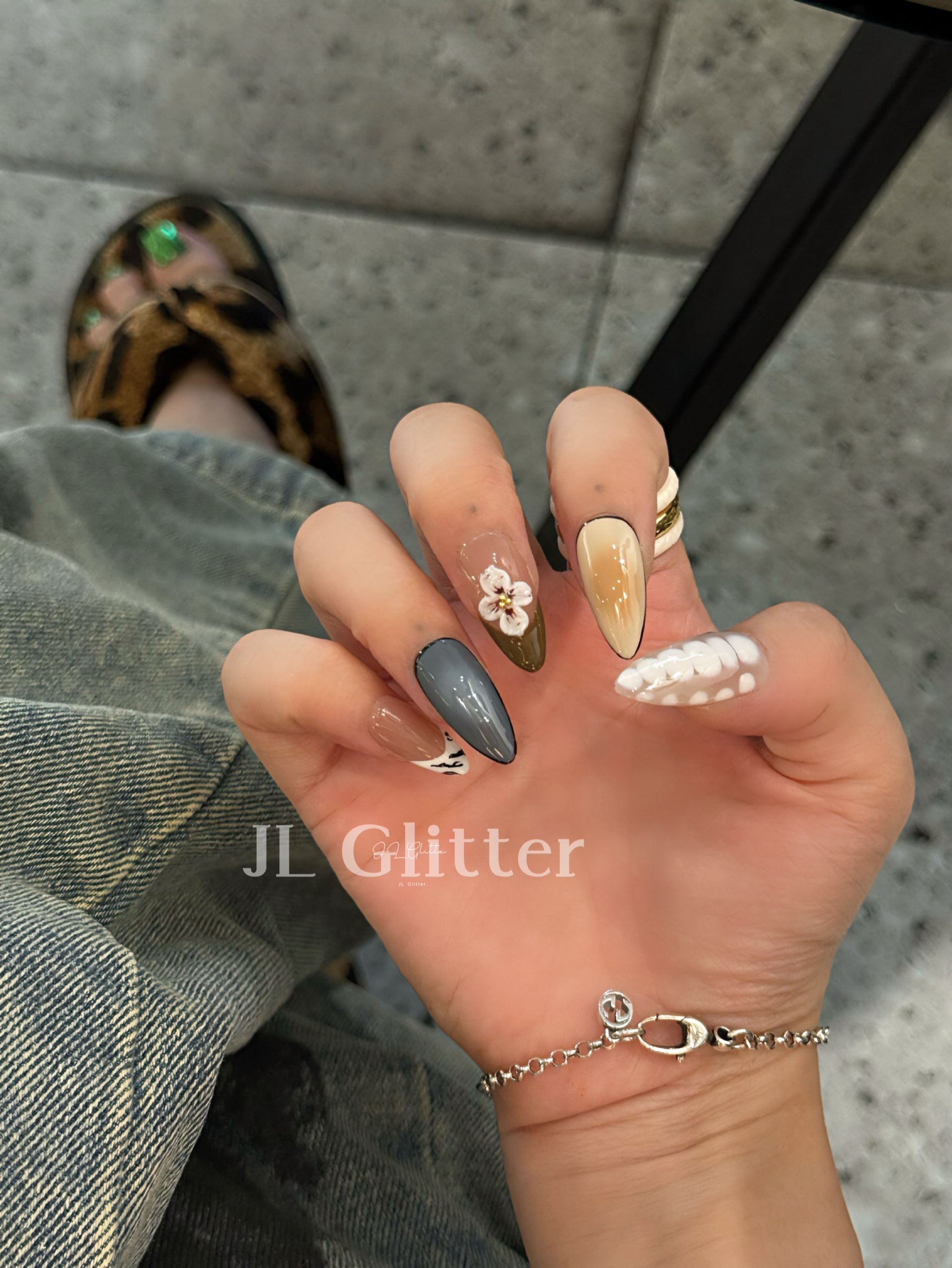 JL Glitter's unique handcrafted nail art with French carvings has gone viral on Instagram. Handcrafted nail art design Item Picture