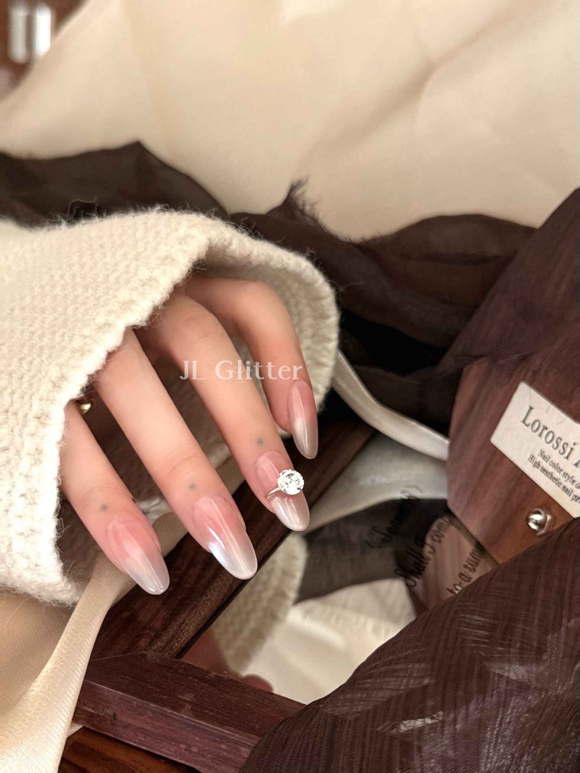 JL Glitter delicado puro handwearing uñas temperamento explosivo brillo ojo de gato manicura suave avanzada gran diamante wearing uñas detail image 7