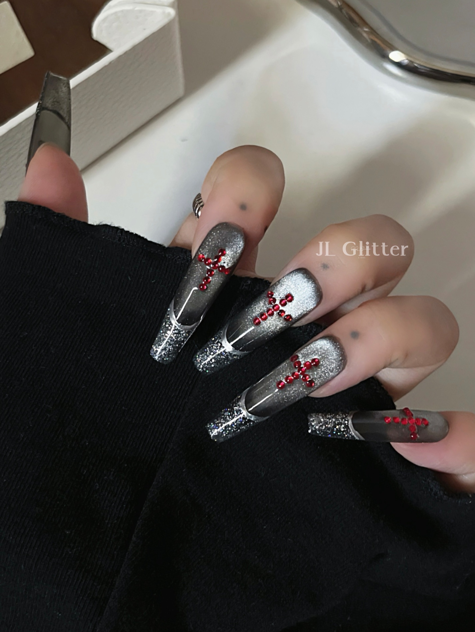 JL Glitter long handcrafted wearable armor Cross Cool Nail art unlock Dark and spicy French wearable armor Application Scenario