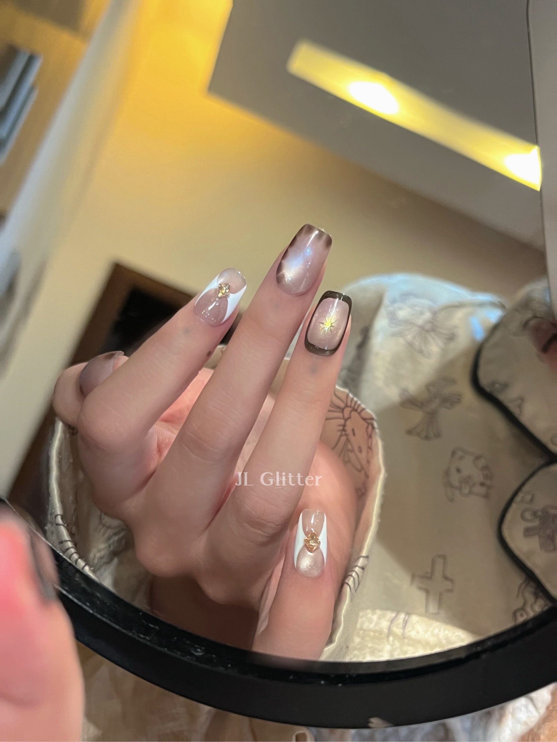 جي إل جليتر) يرتدي درعاً يدوياً عالي الجودة detail image 5
