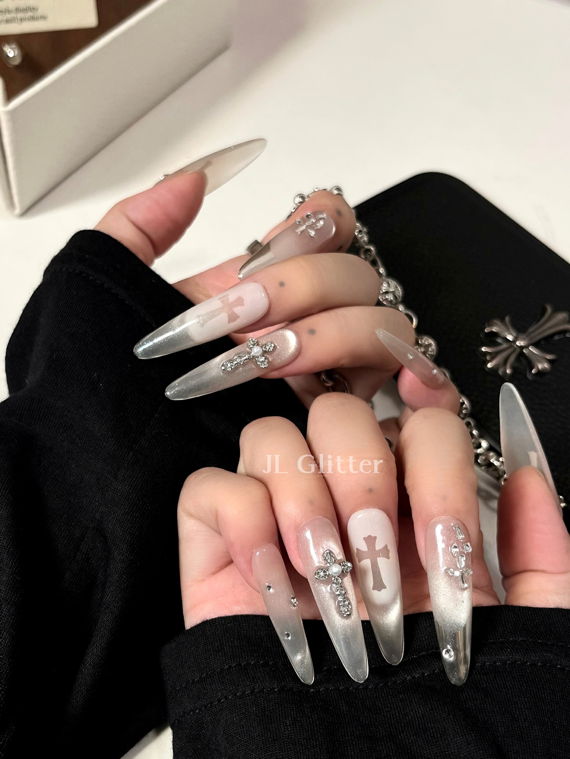 JL Glitter Light Luxury pure handcrafted wearable armor: Nude cat's eye nail art, Kroshin Sparkling small diamond wearable armor Application Scenario
