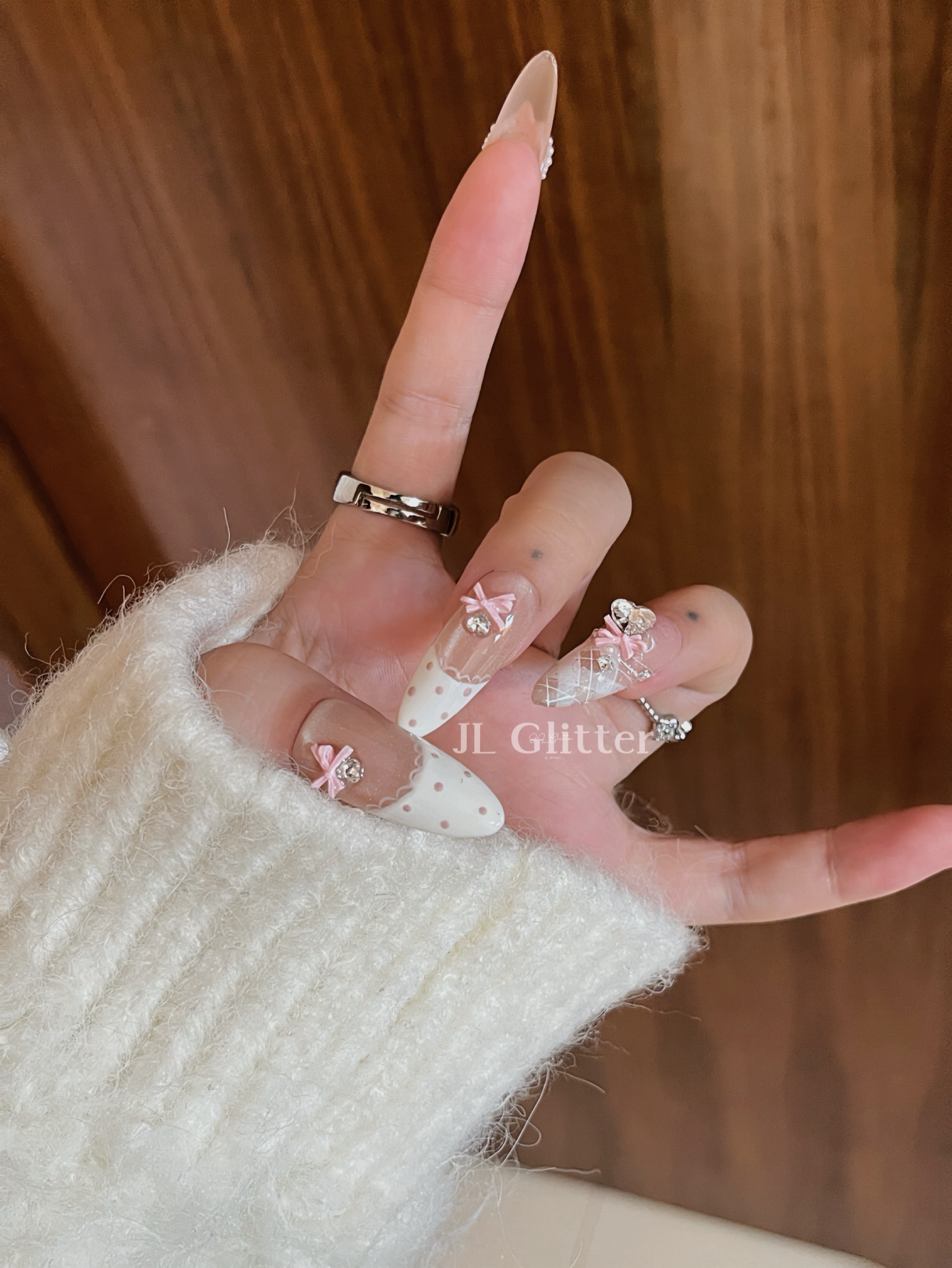 JL Glitter Sweet and gentle, handcrafted wearable armor, French bow nail art, gentle style, whitening wearable armor Application Scenario