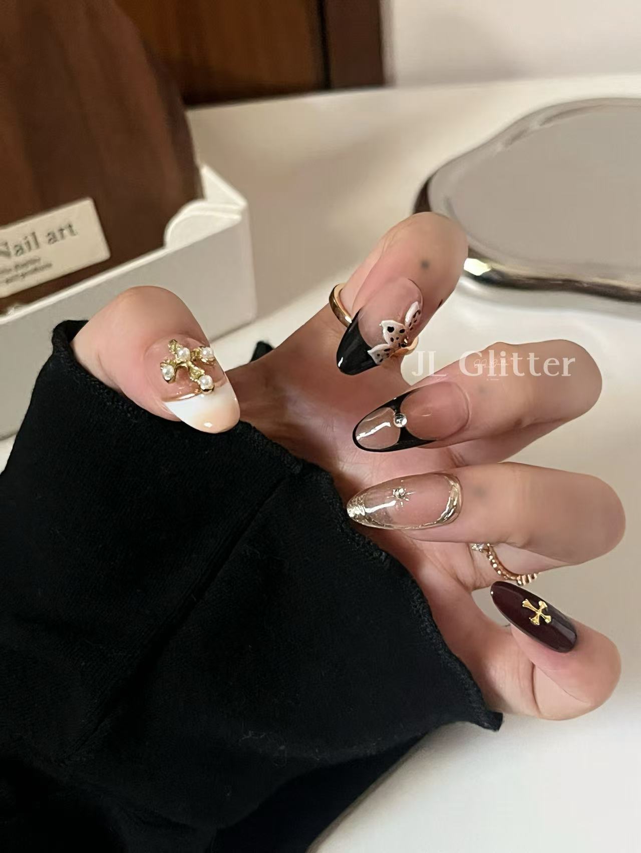 JL Glitter Champagne high-end Pure handcrafted Wearable Armor, light luxury style, niche nail art with carved patterns, retro wearable armor detail image 7