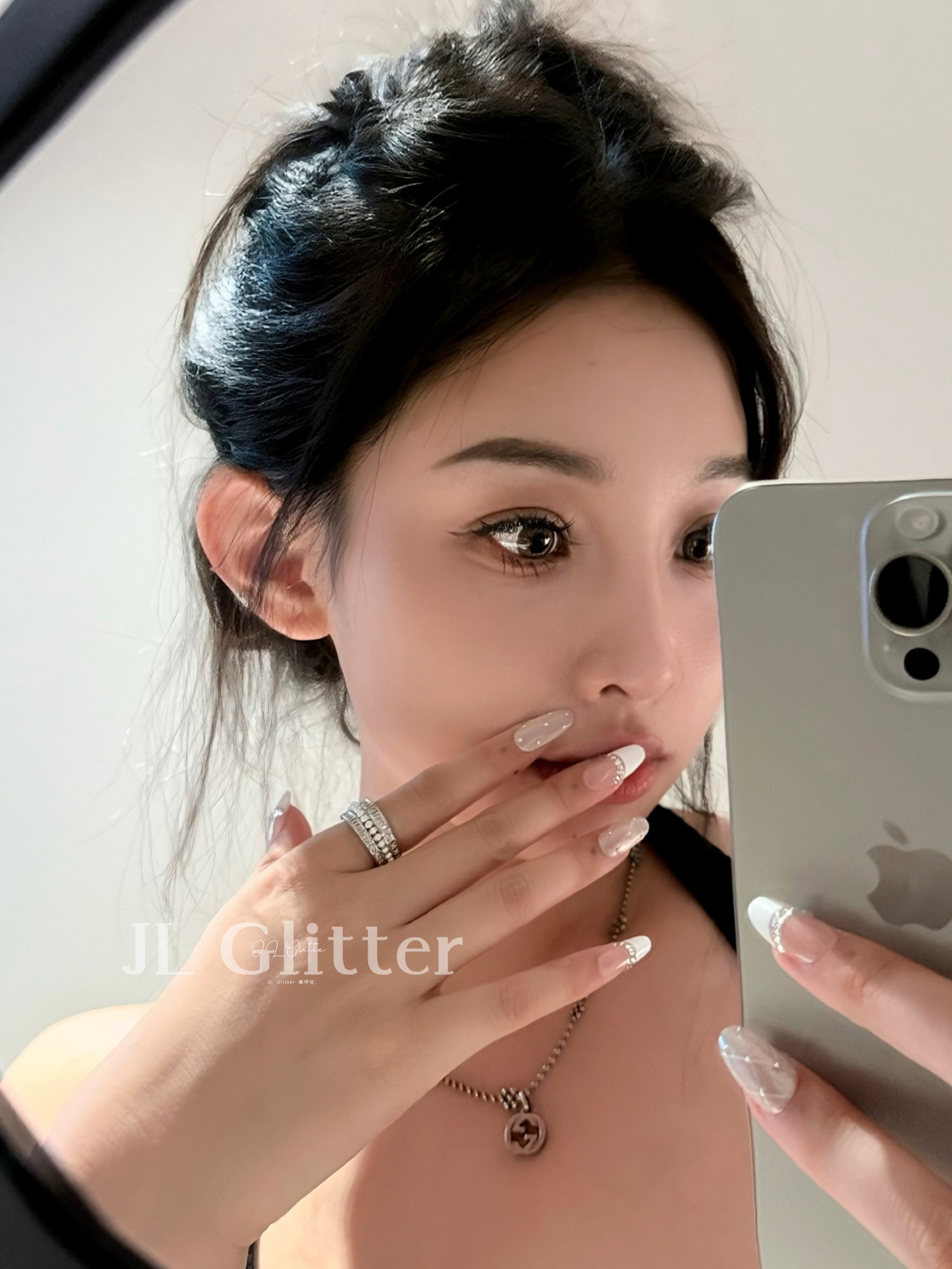 JL Glitter's new handcrafted wearable nail polish features a French light luxury style and is simple yet sophisticated Item Picture