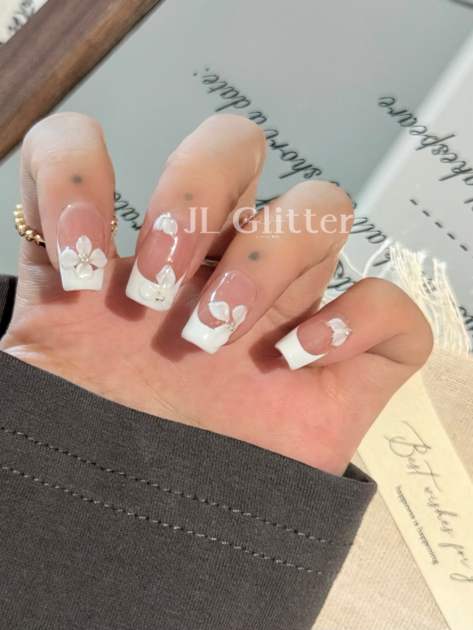 JL Glitter's new pure handcrafted wearable nail, featuring French carved nail art, is a light luxury and high-end whitening wearable nail detail image 3
