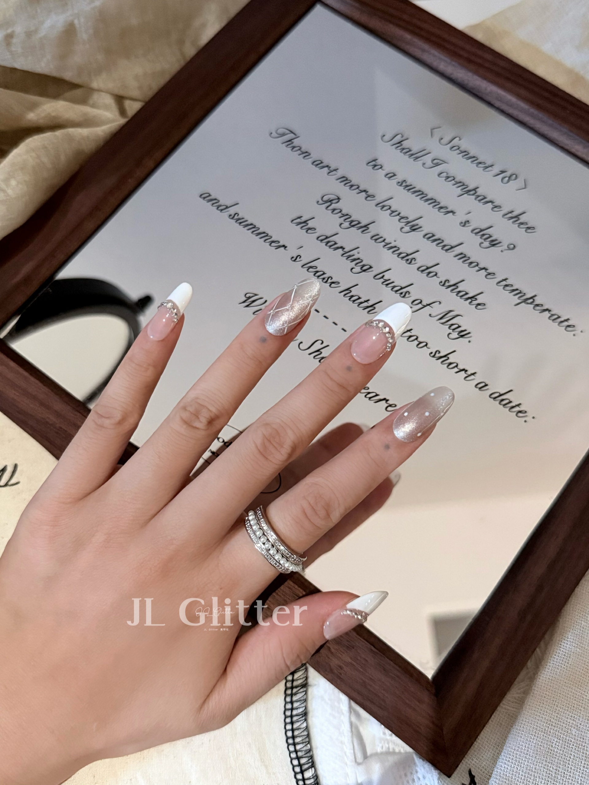 JL Glitter's new handcrafted wearable nail polish features a French light luxury style and is simple yet sophisticated detail image 4