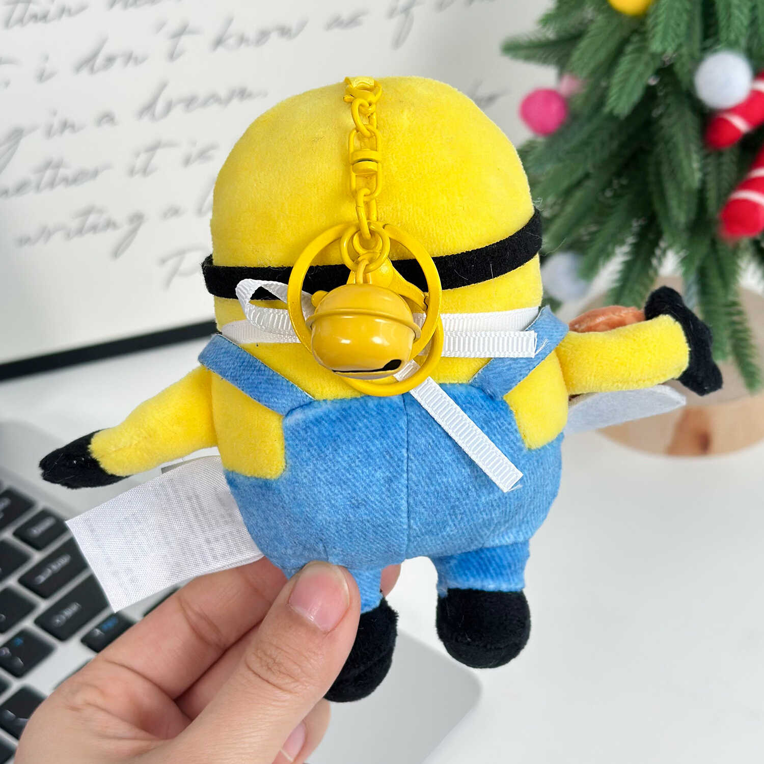 The official Minion Bob series Minion bag, keychain, and pendant are selling well. They are also popular Minion pendant gifts, figurines, and best friend party dolls detail image 6