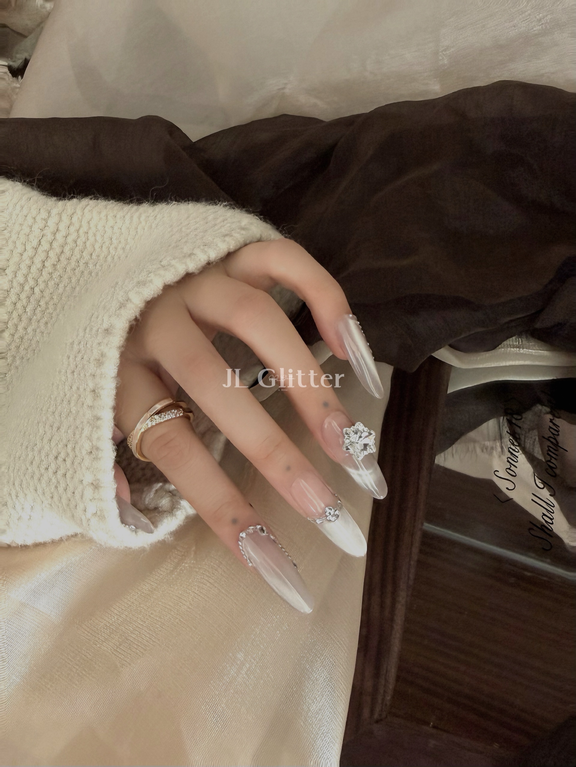 JL Glitter Nude pure handcrafted wearable armor Versatile long French cat-eye nail Art bright diamond whitening wearable armor detail image 5
