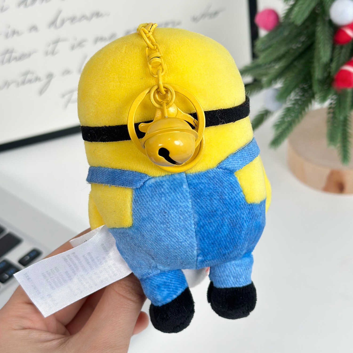 The official Minion Bob series Minion bag, keychain, and pendant are selling well. They are also popular Minion pendant gifts, figurines, and best friend party dolls detail image 8