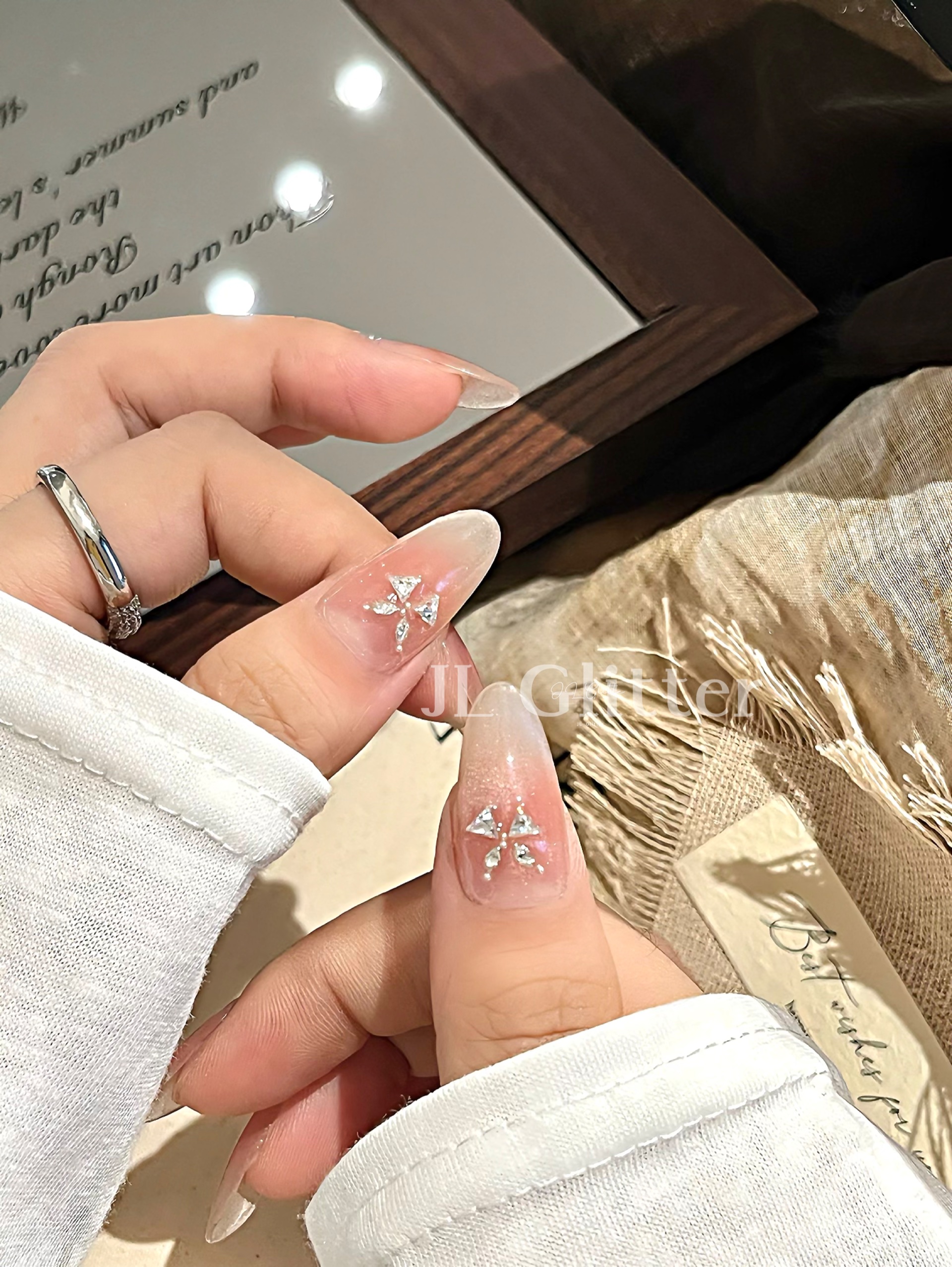 JL Glitter Pure Desire Style handmade Wearable Nail Polish Sweet Girl nude nail polish gentle and versatile cat-eye wearable nail polish Application Scenario