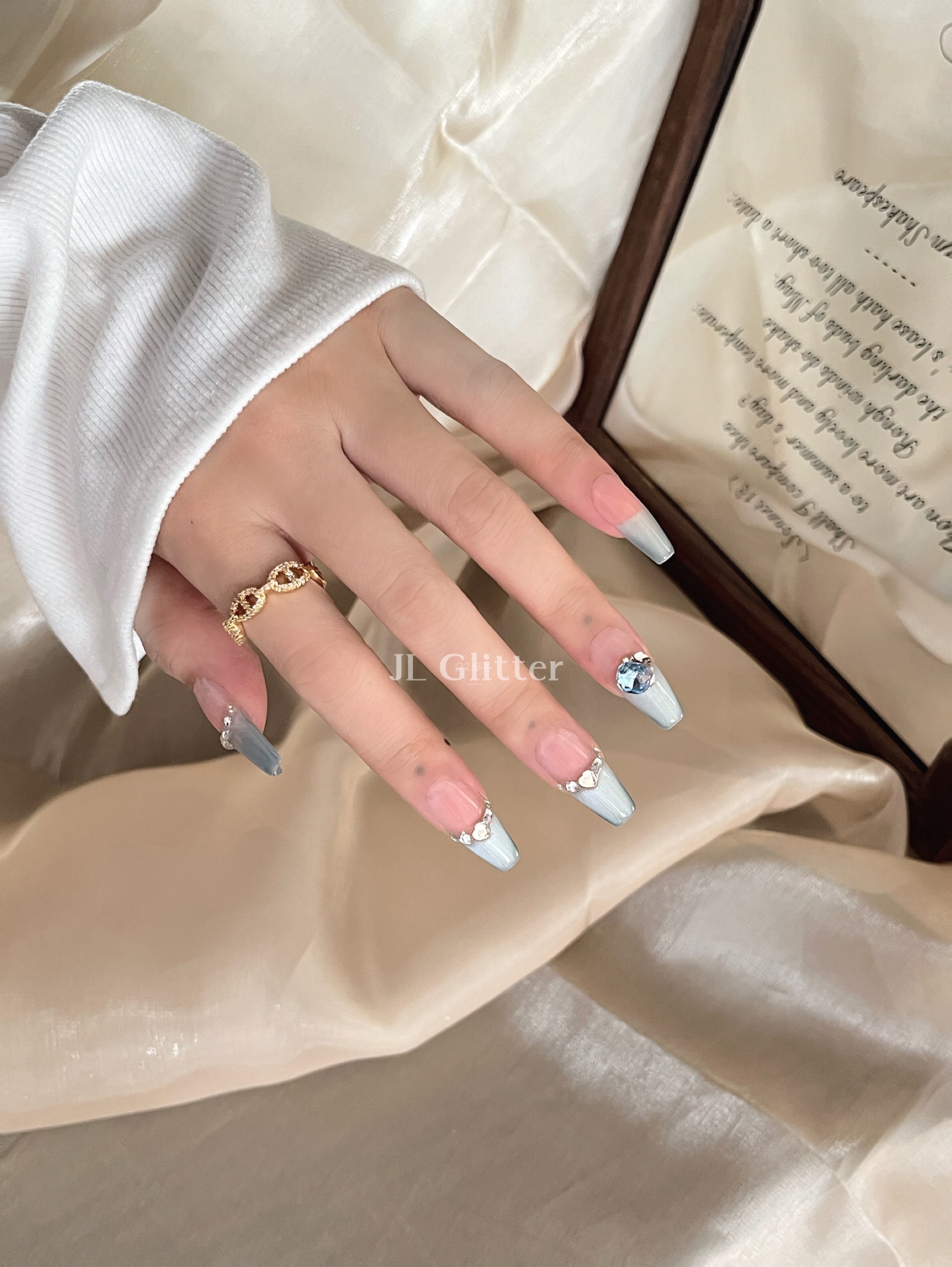 JL Glitter handcrafted wearing armor French cat's eye wearing armor Ice transparent blue diamond nail Art Whitening wearing armor detail image 4