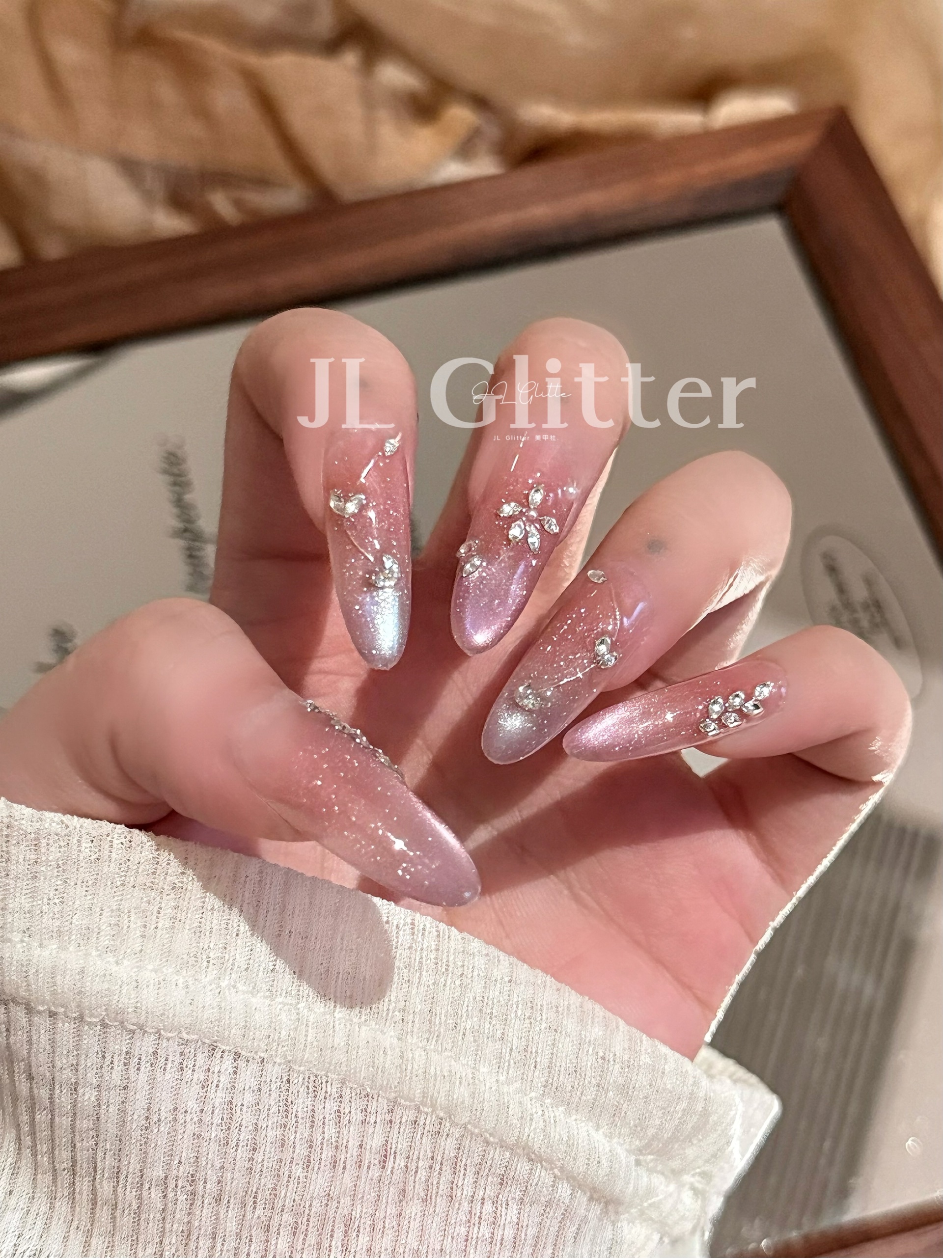 JL Glitter's new pure handcrafted wearable nail with French bow and small diamonds, gentle and ins whitening nail art detail image 3