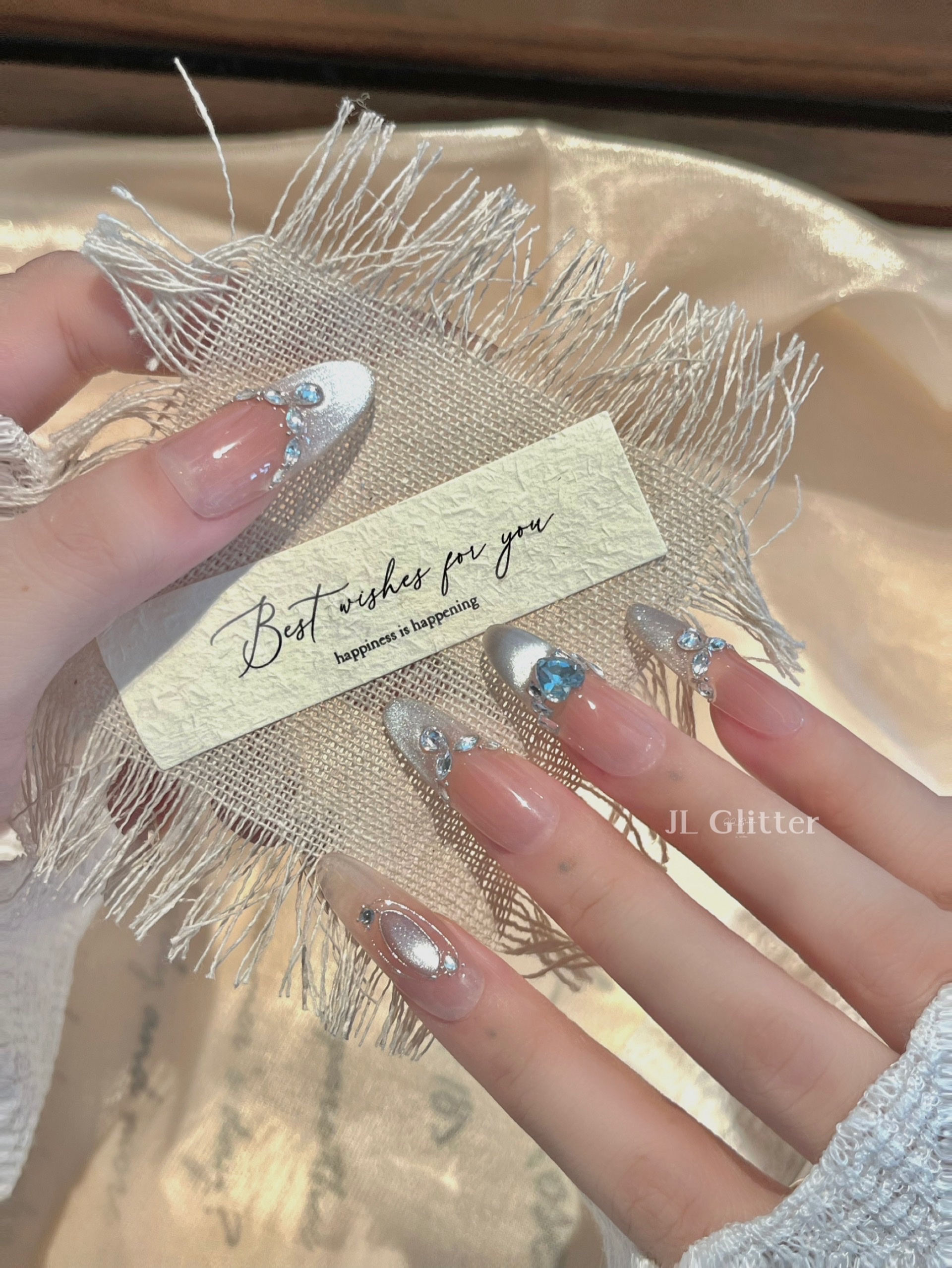JL Glitter French cat-eye Pure handcrafted wearing armor, stunning sparkling diamond nail art, whitening and high-end wearing armor details Picture