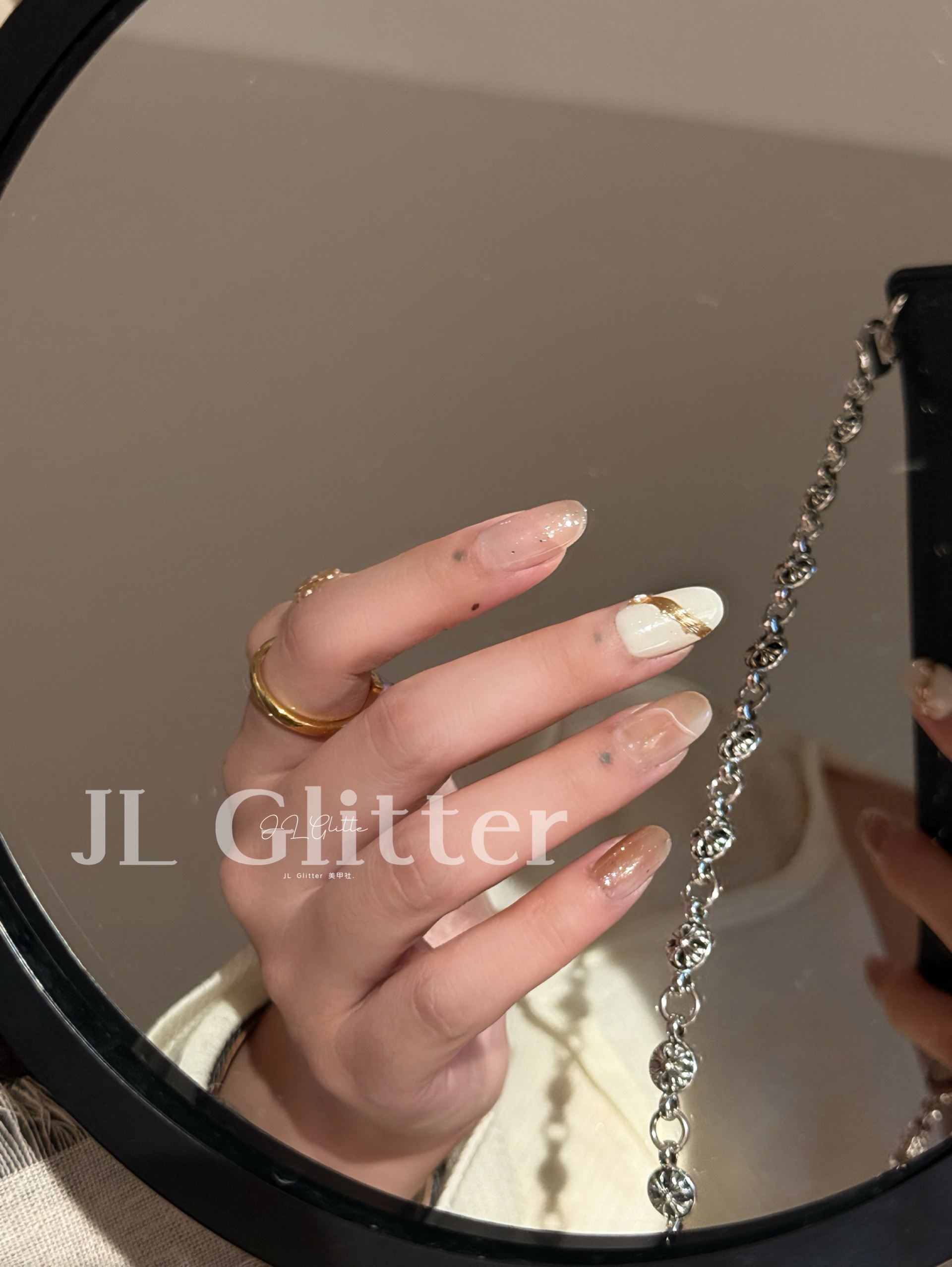 JL Glitter gold Foil manicure, with a light luxury style and nude color in the early autumn, exudes an elegant and refined charm Item Picture