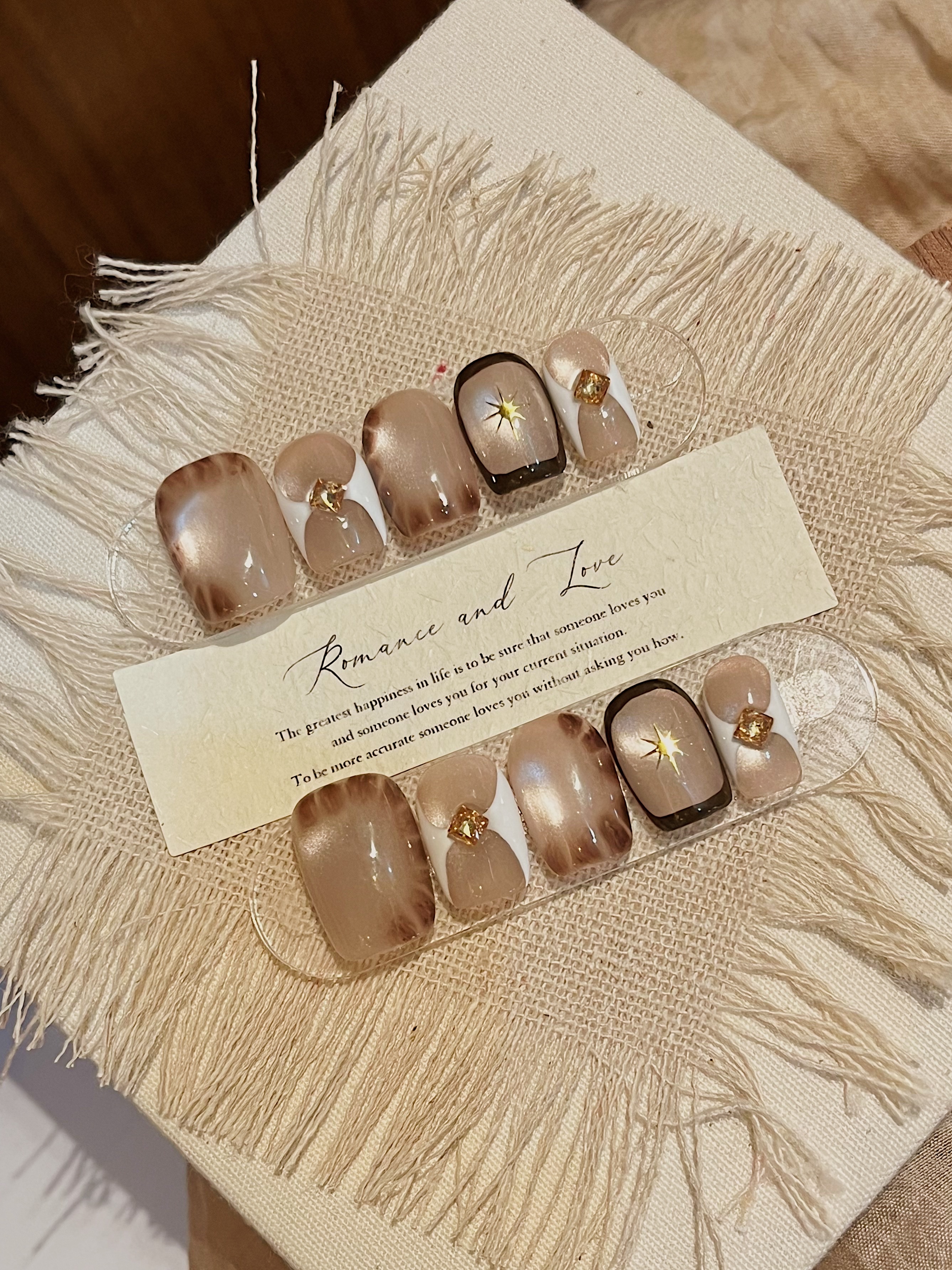 جي إل جليتر) يرتدي درعاً يدوياً عالي الجودة detail image 7