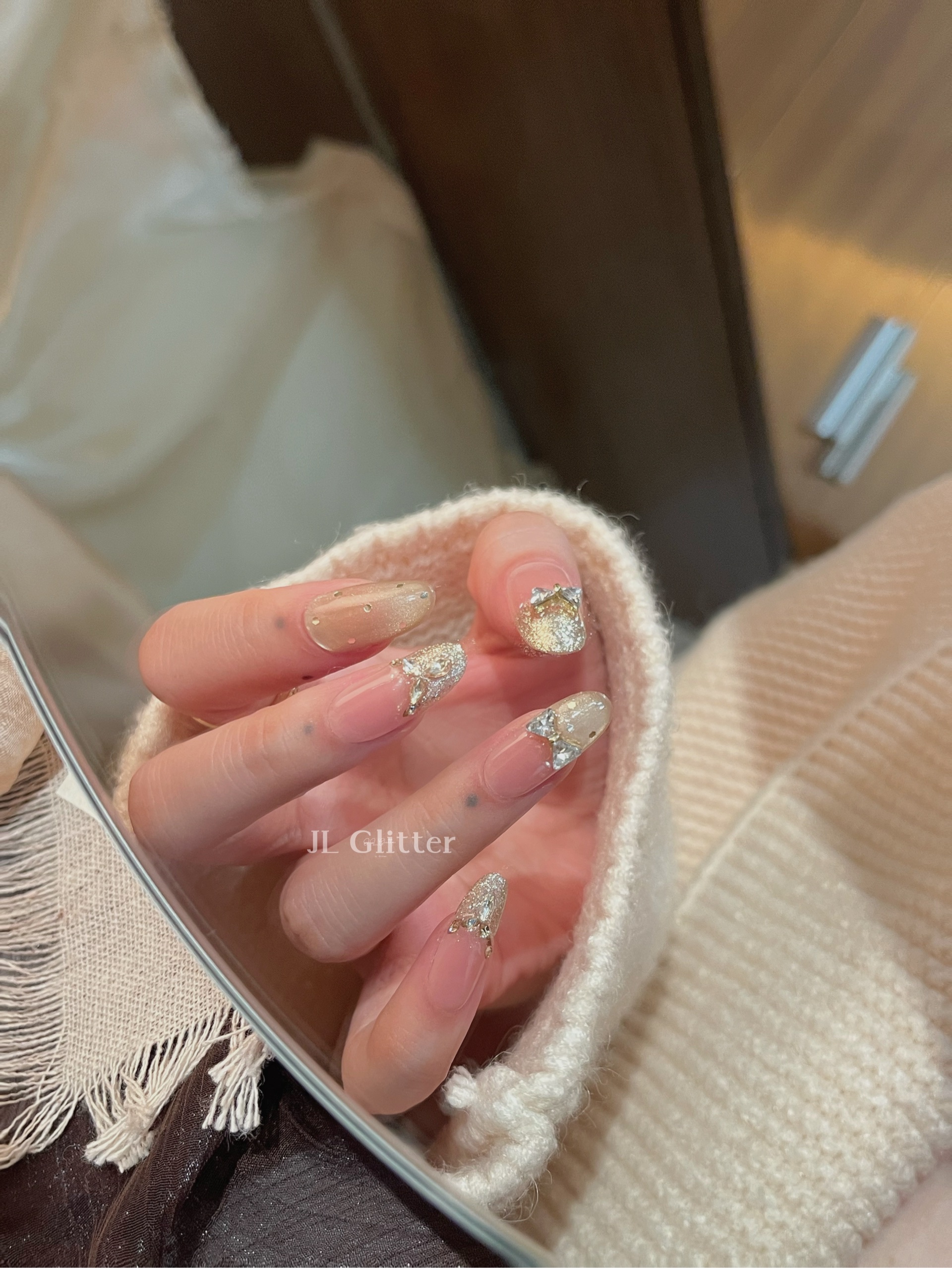 JL Glitter Gentle Style Pure handcrafted wearing armor French bow and small diamond gentle ins Whitening wearing armor details Picture