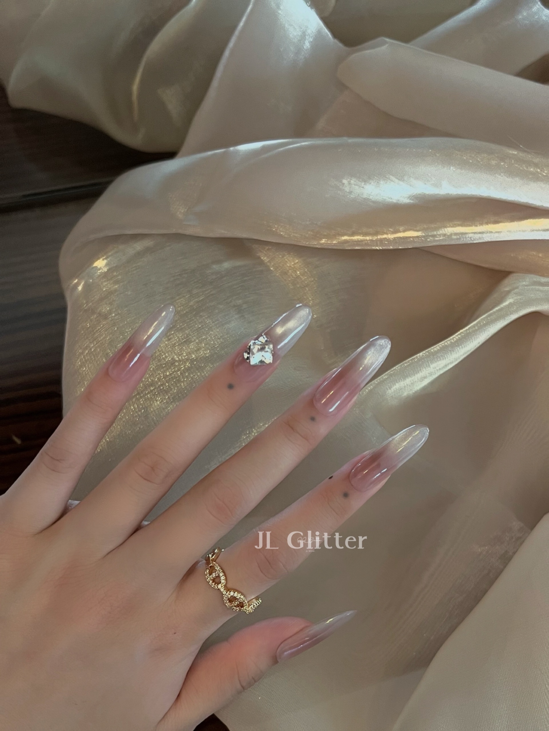JL Glitter Pure handcrafted wearing armor Nude cat's eye wearing armor Bright diamond nail art High-end whitening wearing armor detail image 3