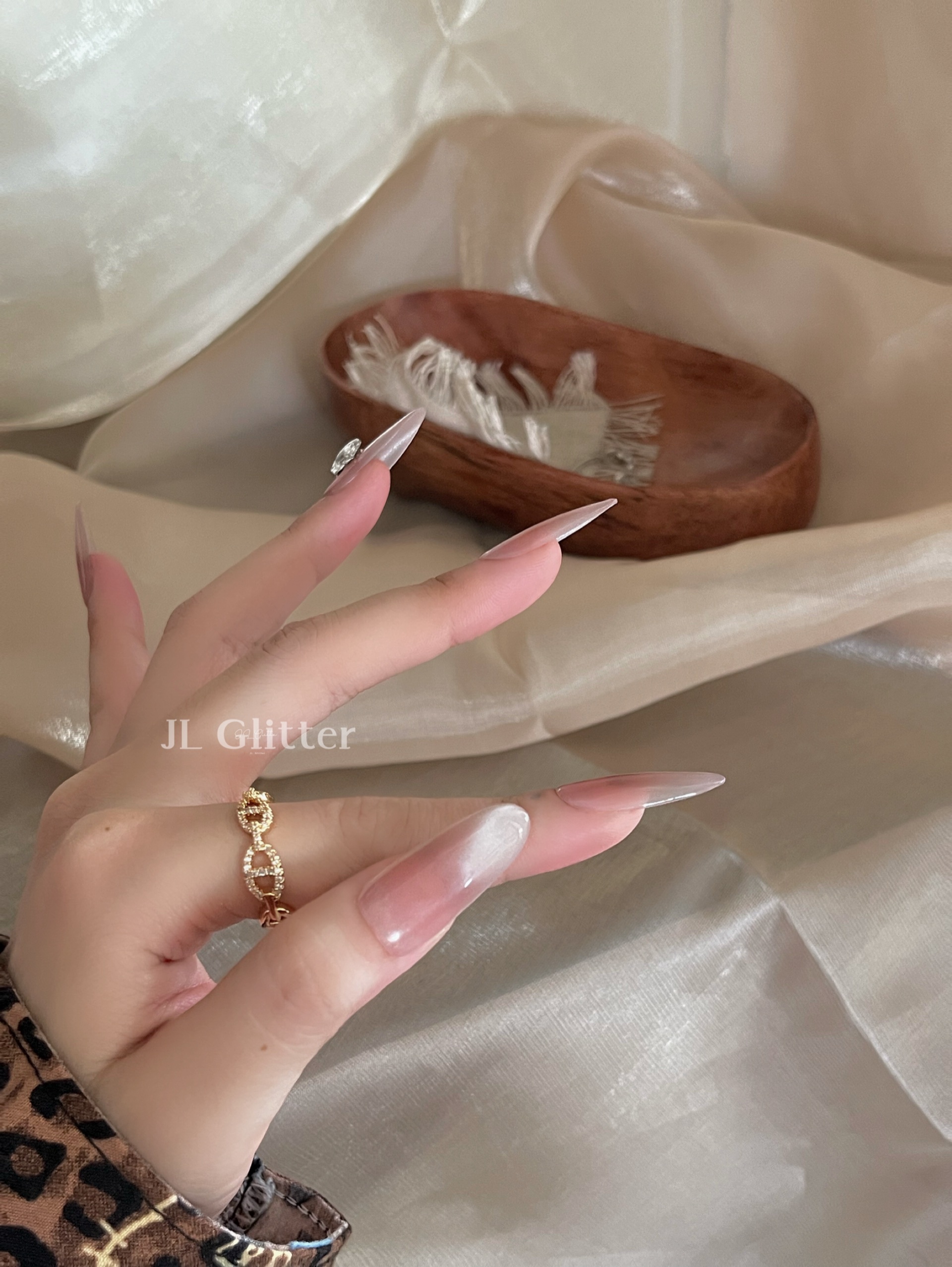 JL Glitter Pure handcrafted wearing armor Nude cat's eye wearing armor Bright diamond nail art High-end whitening wearing armor detail image 7