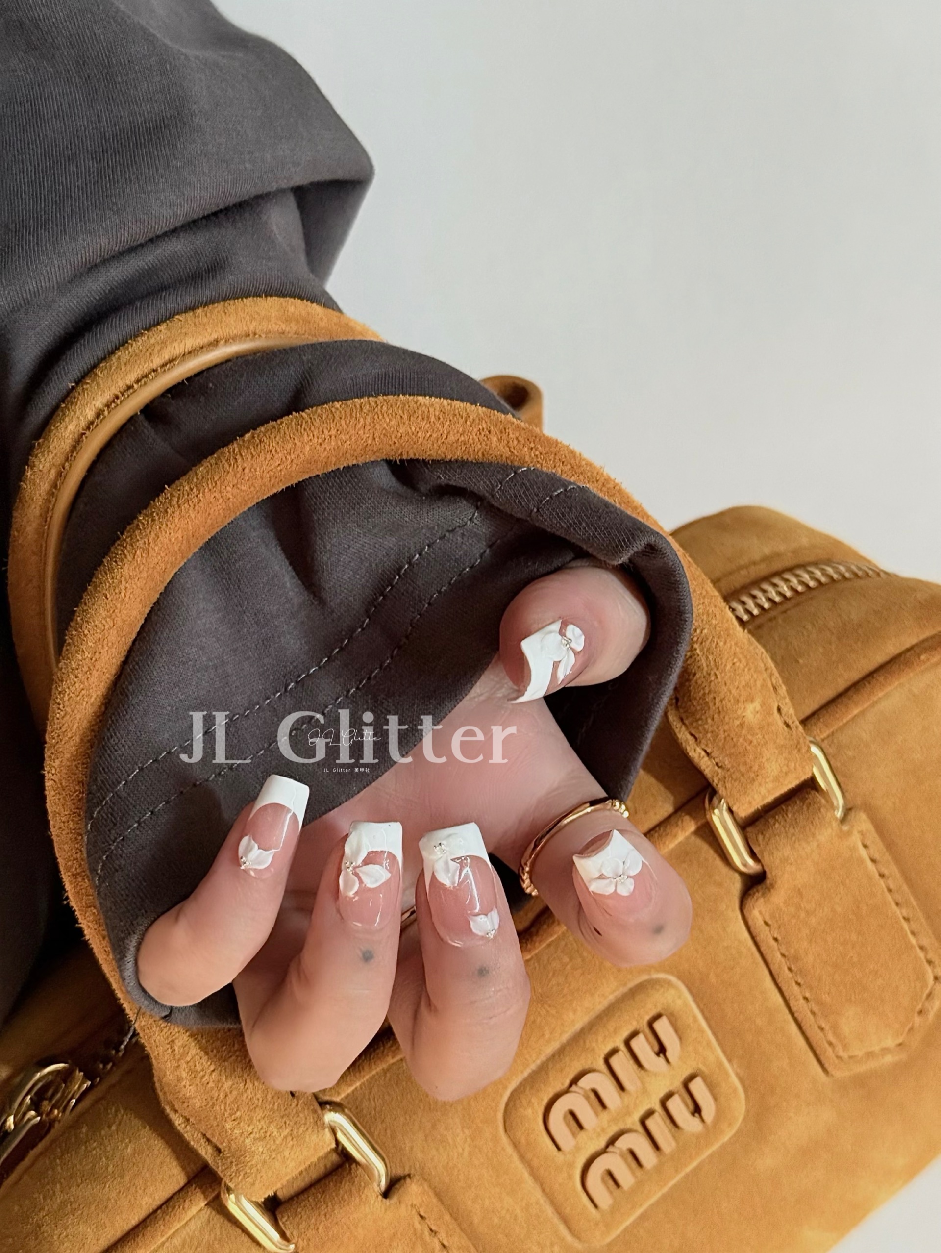 JL Glitter's new pure handcrafted wearable nail, featuring French carved nail art, is a light luxury and high-end whitening wearable nail detail image 4