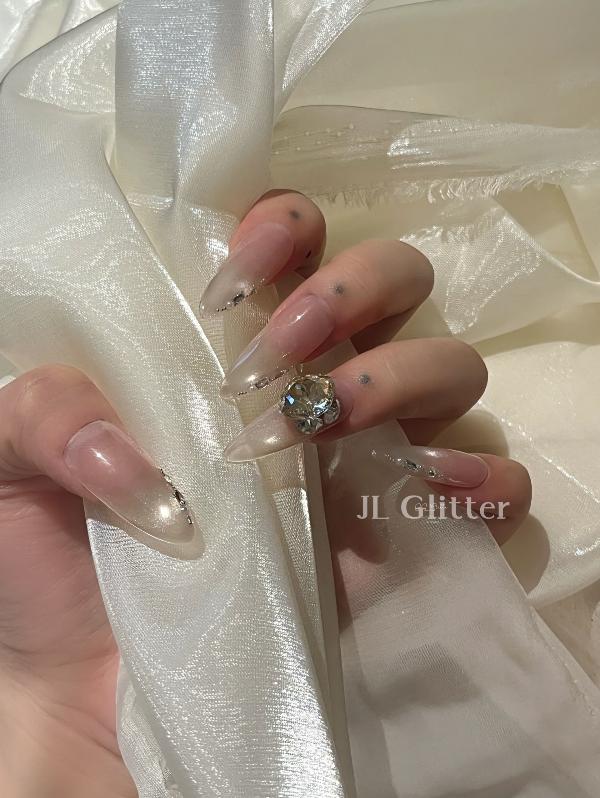 JL Glitter gentle, pure handcrafted wearing armor, light luxury, small diamonds, ins whitening nail art, nude pointed tip wearing armor Item Picture