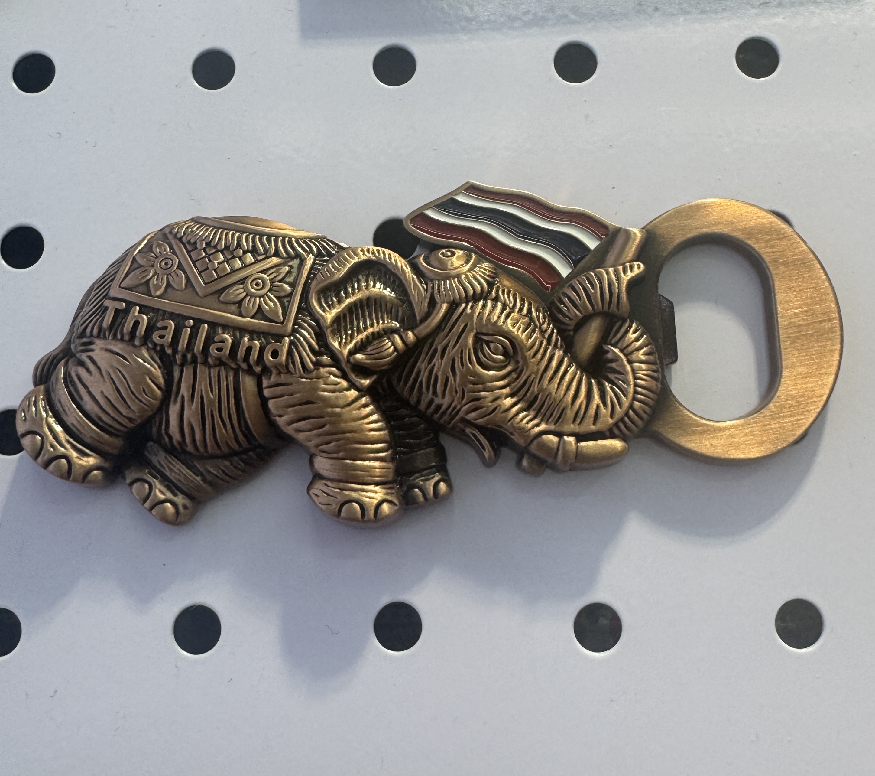 Thai fridge magnets, tourist souvenirs, elephant fridge magnets, customized fridge magnet bottle opener, zinc alloy details Picture