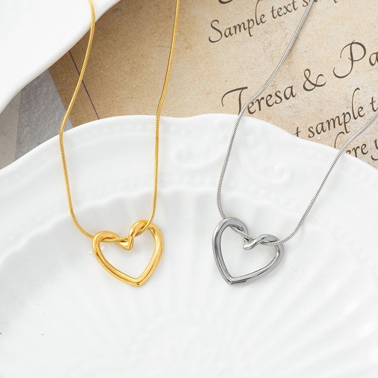 Stainless steel heart-shaped necklace, round snake collarbone chain, simple, fashionable and versatile gift for your girlfriend Specification drawing