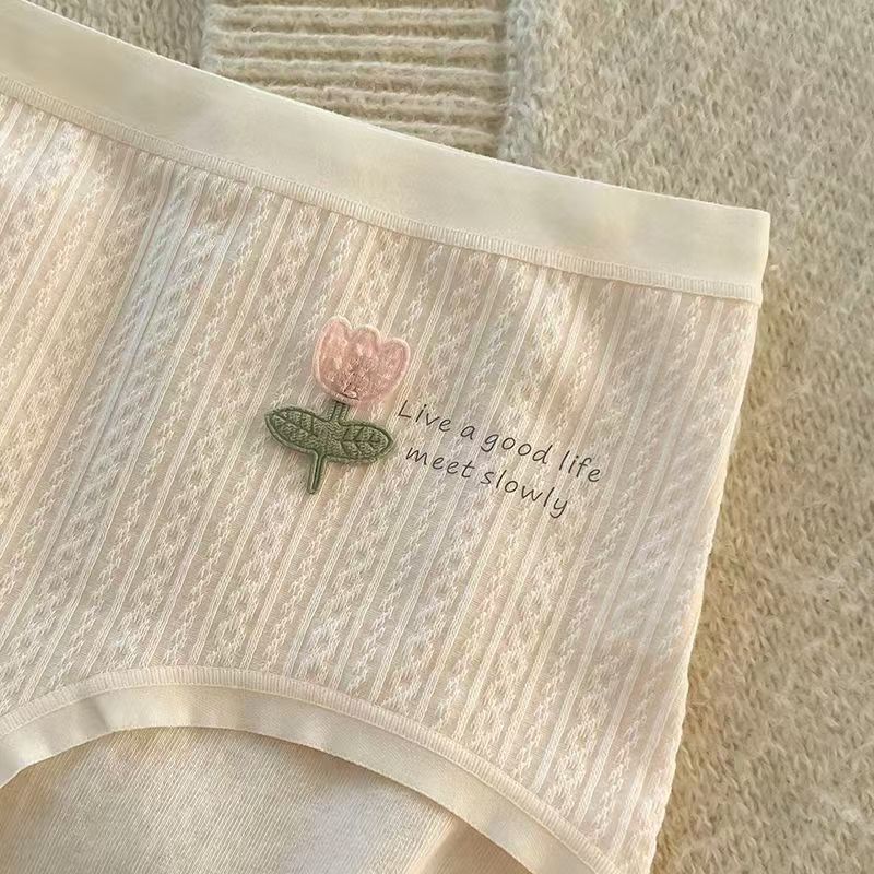 Seamless underwear for women, pure cotton small flower, girlish skin, pure cotton crotch, Japanese-style student, seamless and breathable, summer triangular waistband detail image 6