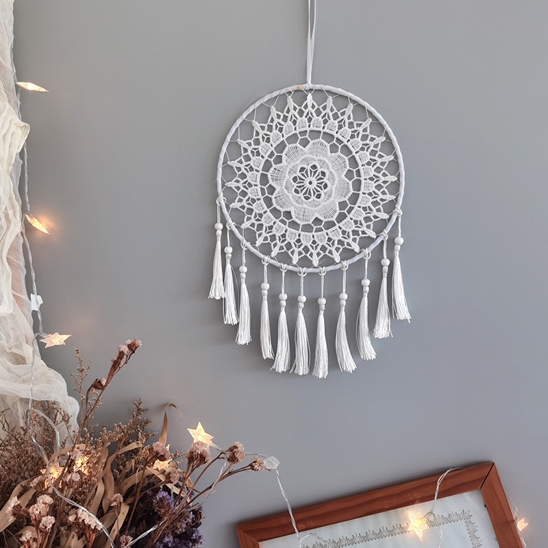 Dreamcatcher pendant, feather hanging, home wall decoration, creative birthday gift, handcrafted Bohemian-style dreamcatcher Application Scenario