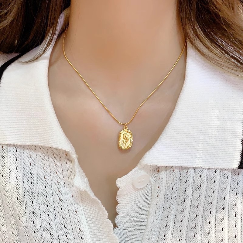 A fashionable and simple metal necklace is a versatile, trendy and personalized accessory for women. A chain collar is a perfect gift for girls Specification image