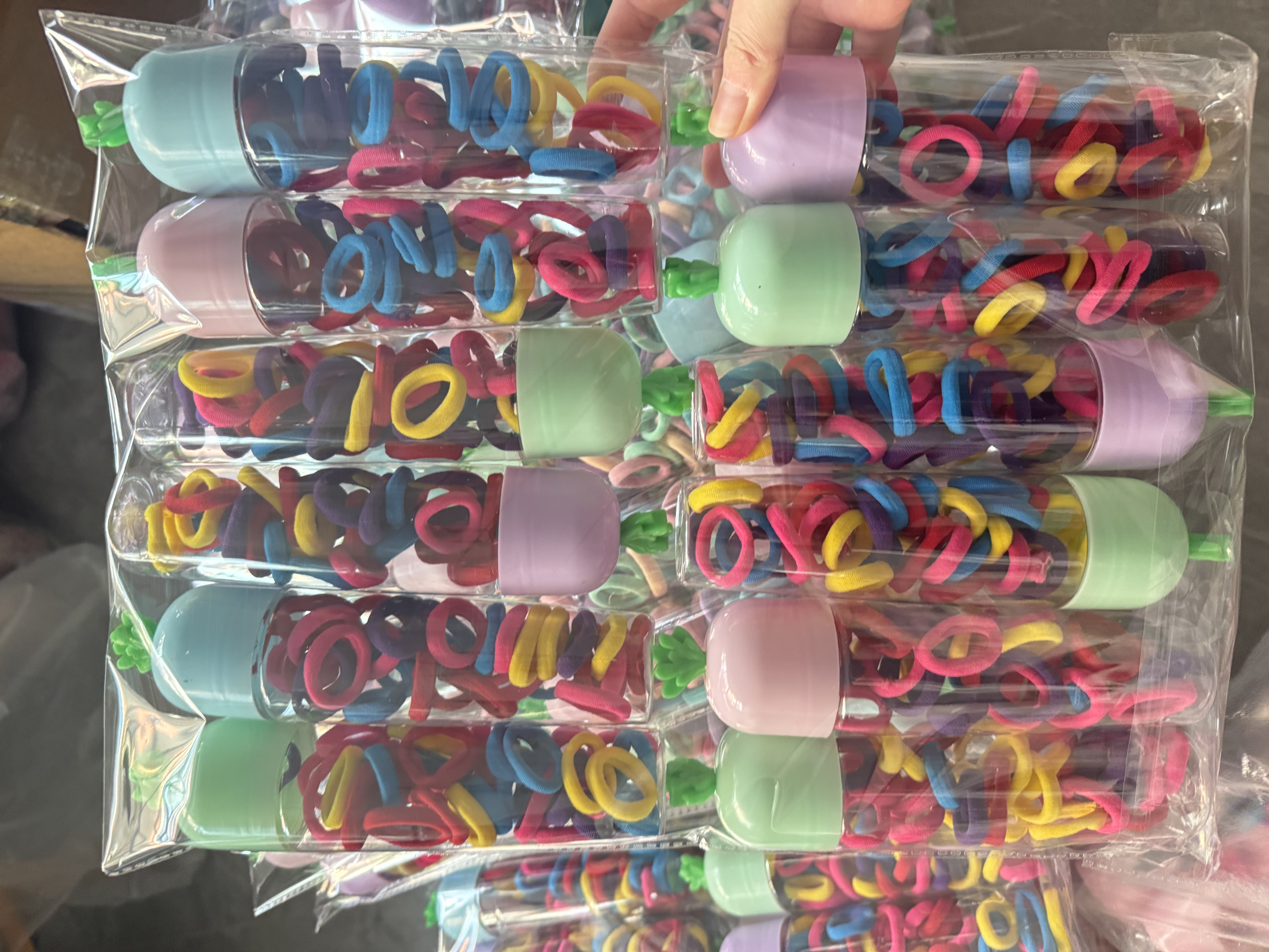 New colorful towel band, rubber band, cute girls, simple summer hair tie, high-elasticity rubber band, children's hair band, headwear, children's thumb hair band, no damage to hair, rubber band hair accessory, hair tie, girls' Korean style, high-end look, ponytail hair tie, leather cover Application Scenario