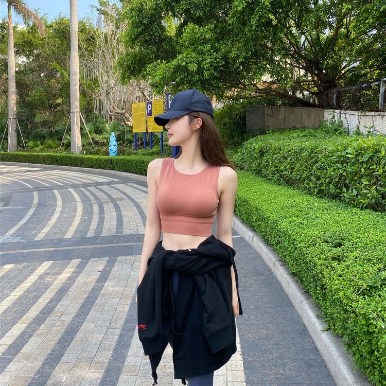This seamless halter sports vest with a beautiful back, the same style as the popular Xueli, is breathable, shockproof and versatile. It can be worn as an inner layer to make you look slimmer undefined