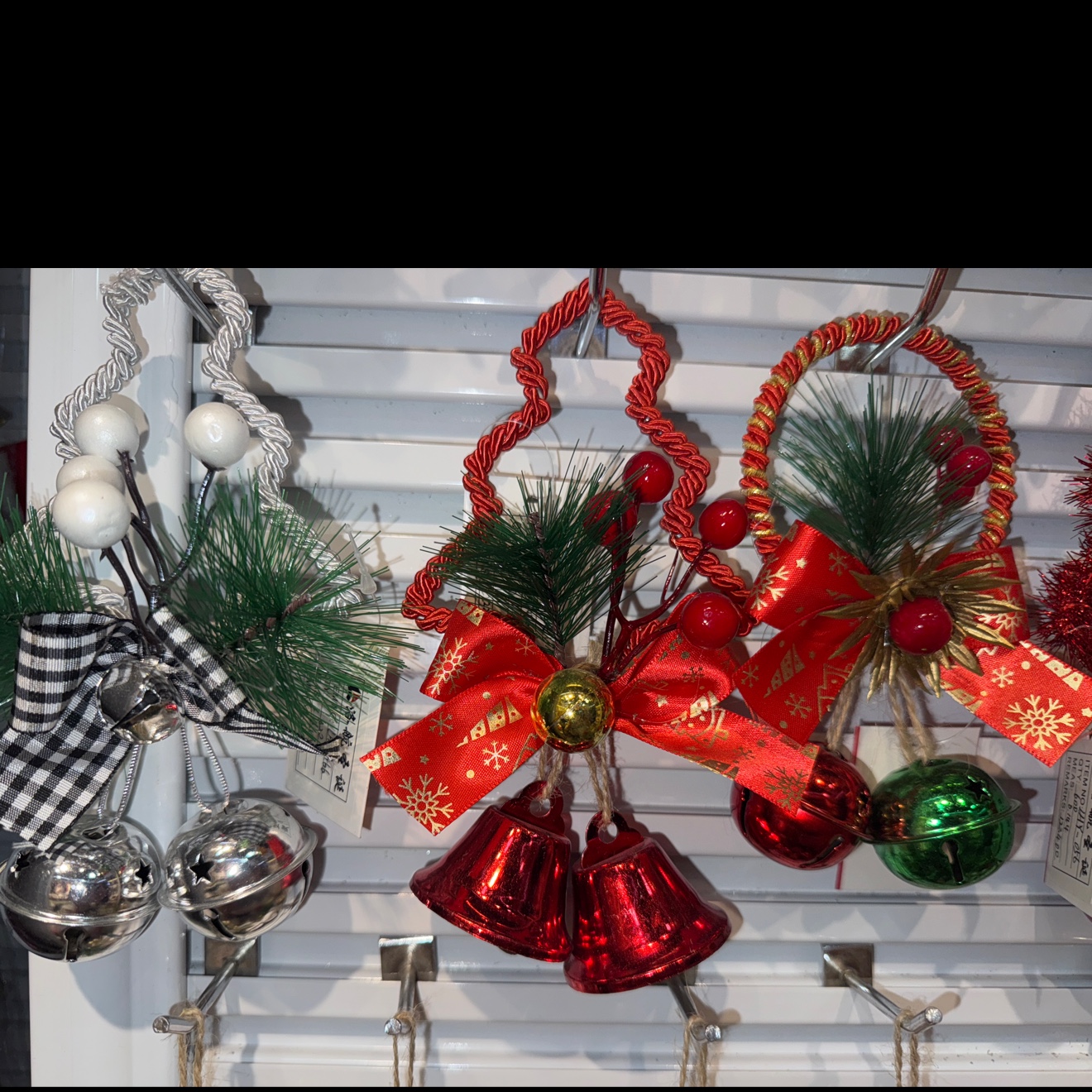 Christmas decorations: Large Christmas trees, Christmas trees, small Christmas trees, Christmas decorations, festival arrangements details Picture
