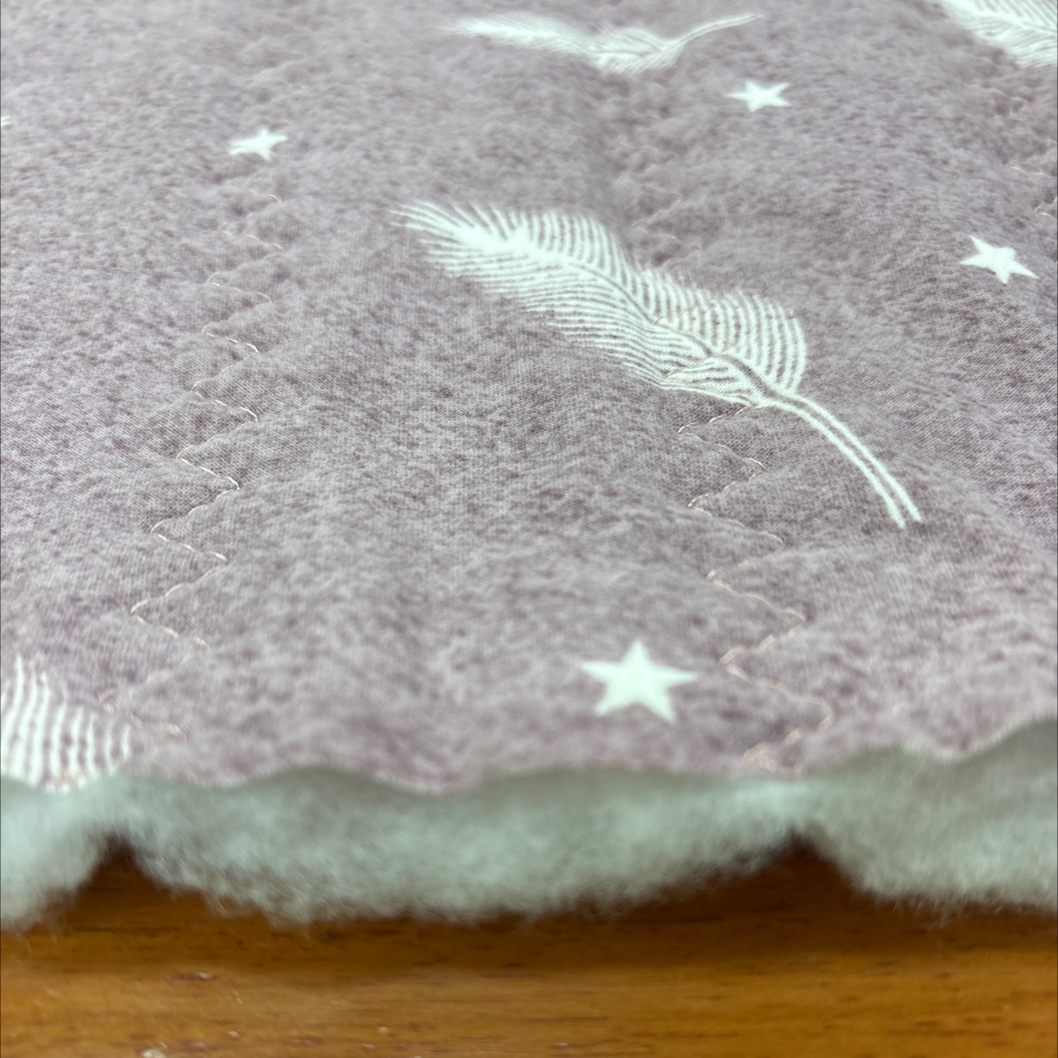 印花牛奶丝绗缝时尚保暖秋冬加厚毛呢外套女轻盈舒适暖和潮流款细节图