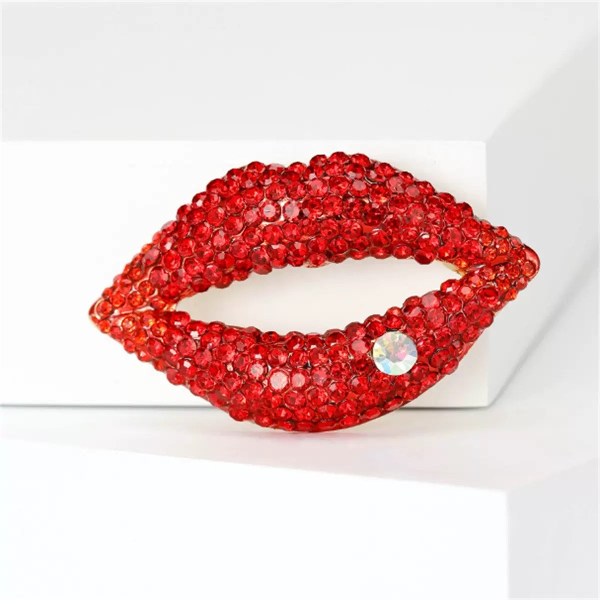 Brooches, pins, lips, cartoon clothes, skirts, coats, sweaters, accessories detail image 2