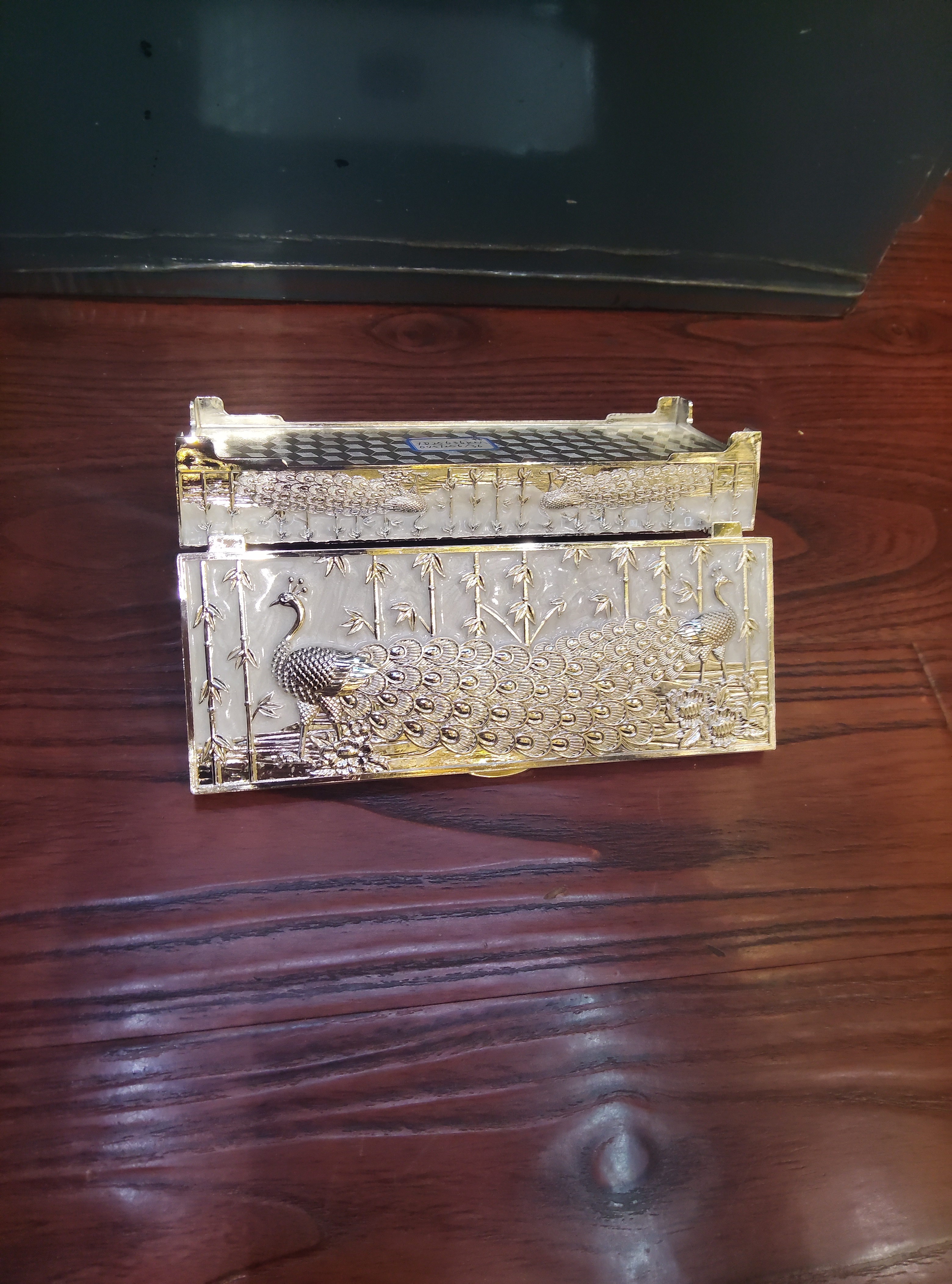 Silver-plated metal dried fruit box and sugar box with peacock carvings and an acrylic partition inside details Picture