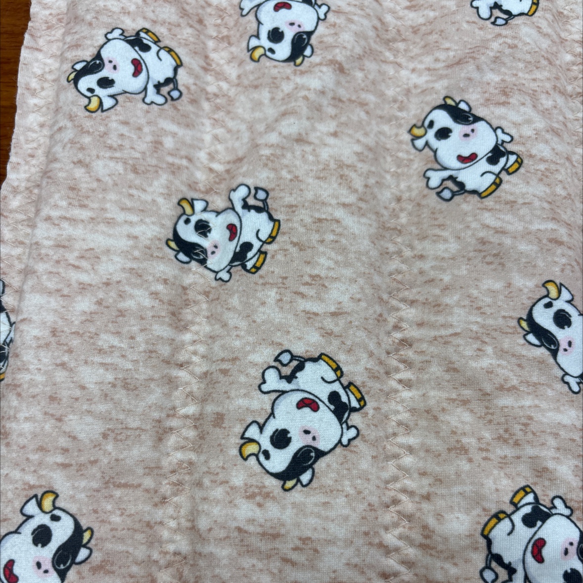 绗缝牛奶丝夹层聚酯纤维时尚潮流保暖冬季棉服女款轻盈暖和情侣款加厚外套详情图3