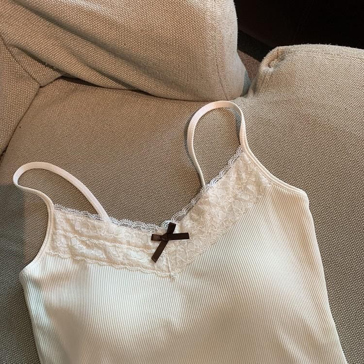 The pure and elegant lace halter vest for women, with a bra pad and a bow, is sexy, versatile, and form-fitting. It can be worn as an outer layer or as an inner layer with a base top undefined