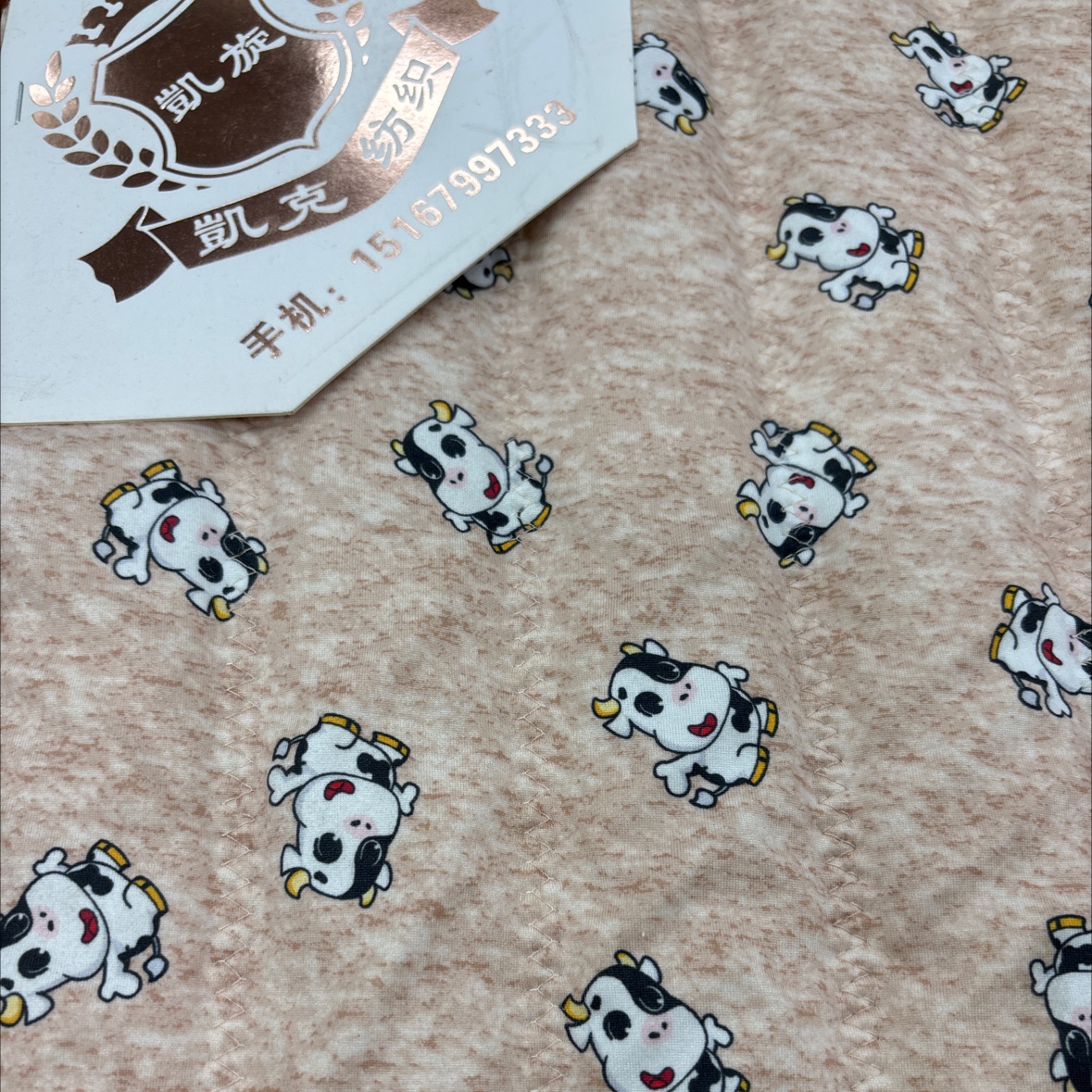 绗缝牛奶丝夹层聚酯纤维时尚潮流保暖冬季棉服女款轻盈暖和情侣款加厚外套详情图2