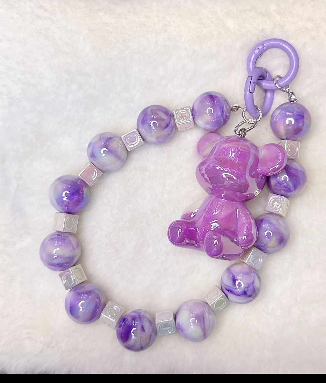 In 2025, a fashionable short mobile phone chain, women's acrylic hanging accessory, crossbody chain, simple and trendy mobile phone hanging decoration details Picture