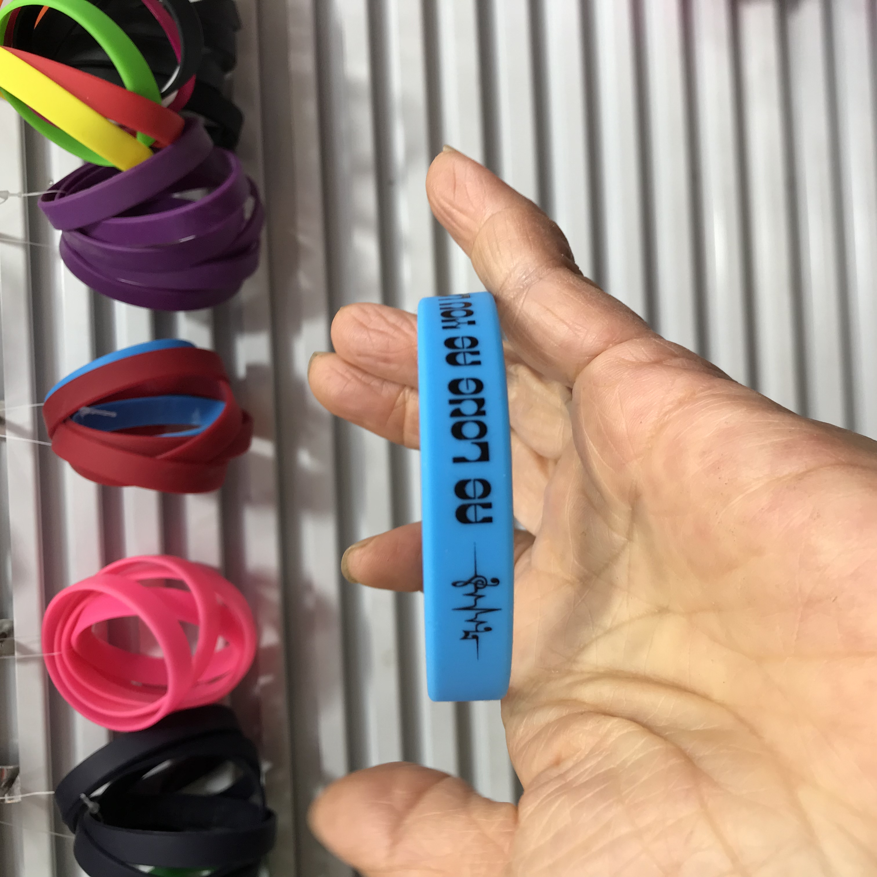 硅胶手环深蓝 thumbnail