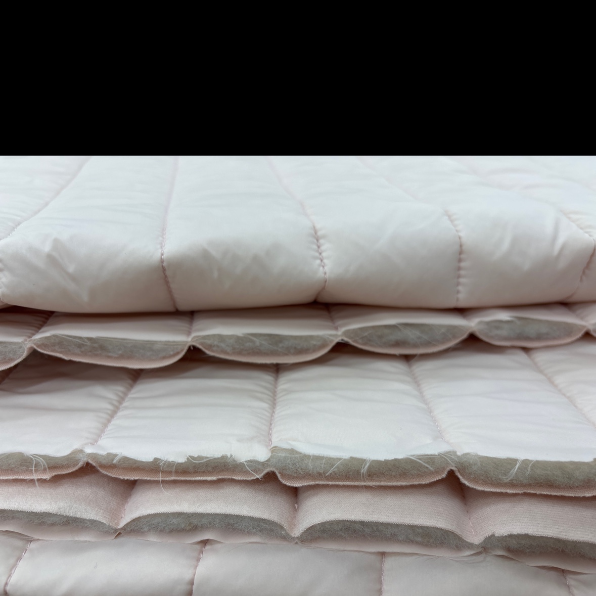 时尚绗缝面料保暖冬季服饰舒适轻盈暖和潮流款式