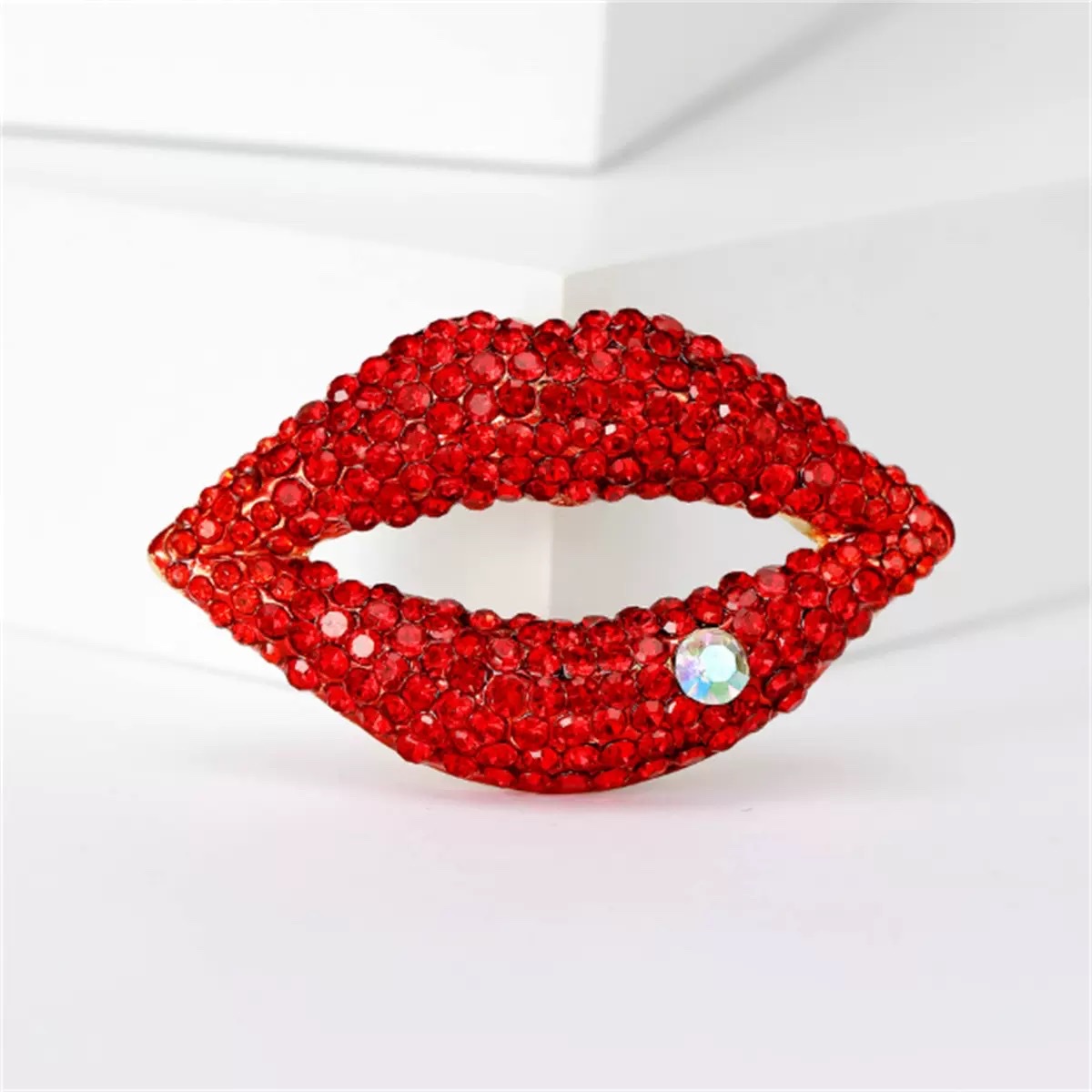 Brooches, pins, lips, cartoon clothes, skirts, coats, sweaters, accessories detail image 3