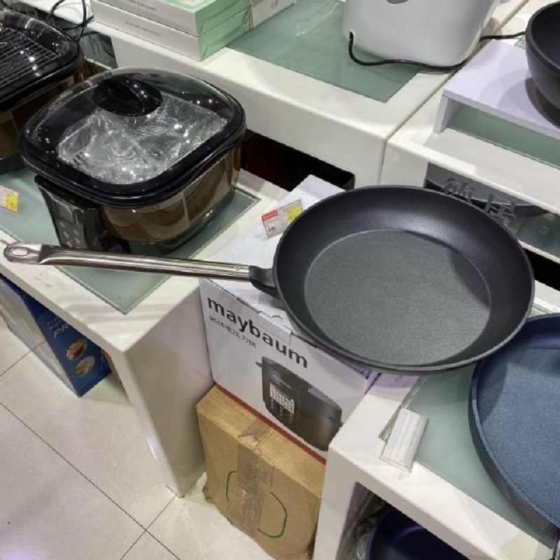 Titanium gold-coated non-stick pan, hand-cast pan body, made in Germany 1 Application Scenario