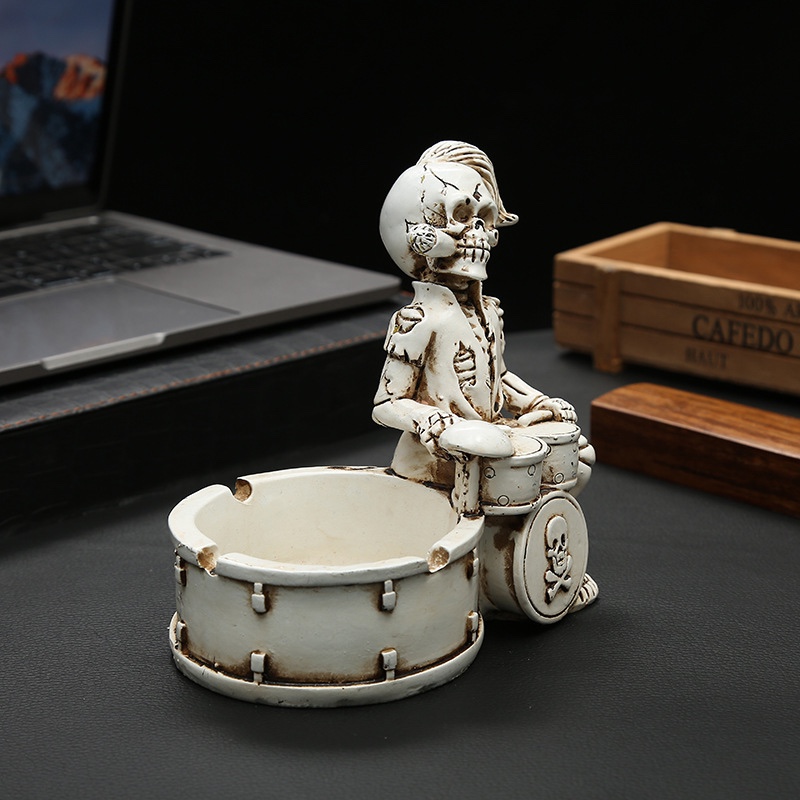 Modern European-style creative gifts, skull ashtrays, decorative handicrafts, ornaments, home and office ornaments, car ornaments Item Picture