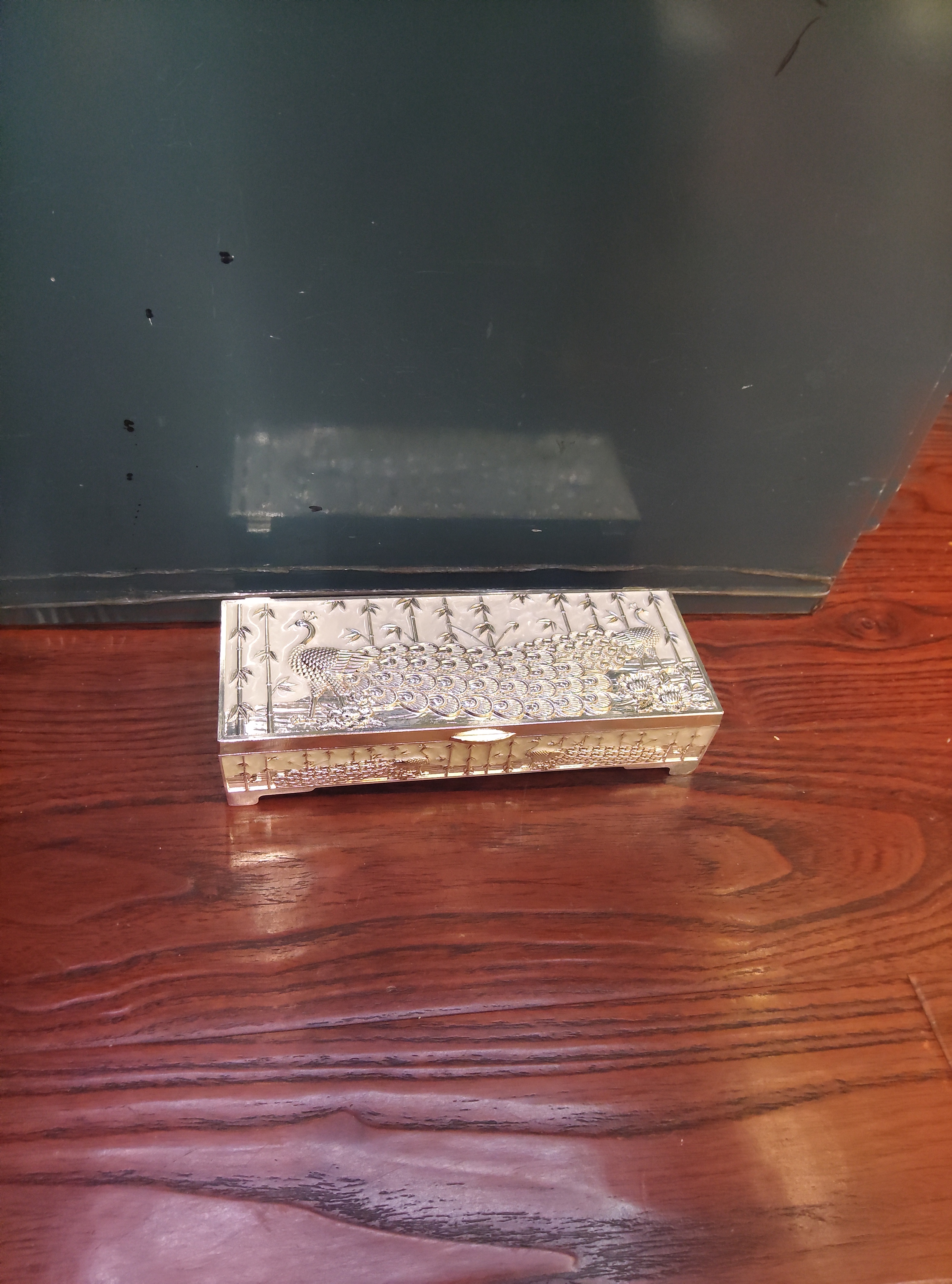 Silver-plated metal dried fruit box and sugar box with peacock carvings and an acrylic partition inside