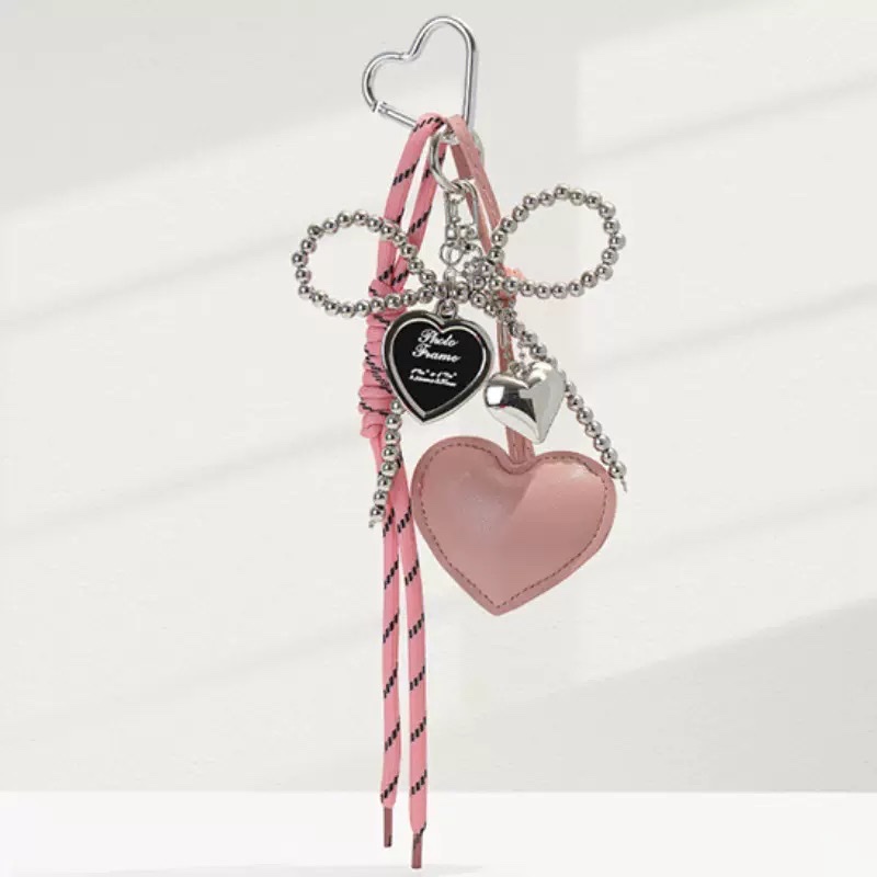 Girlish heart silver pearl bow bag, heart-shaped bag pendant, leather heart-shaped personalized woven rope keychain pendant, mobile phone pendant accessory, mobile phone pendant accessory, mobile phone pendant accessory, mobile phone pendant accessory Application Scenario
